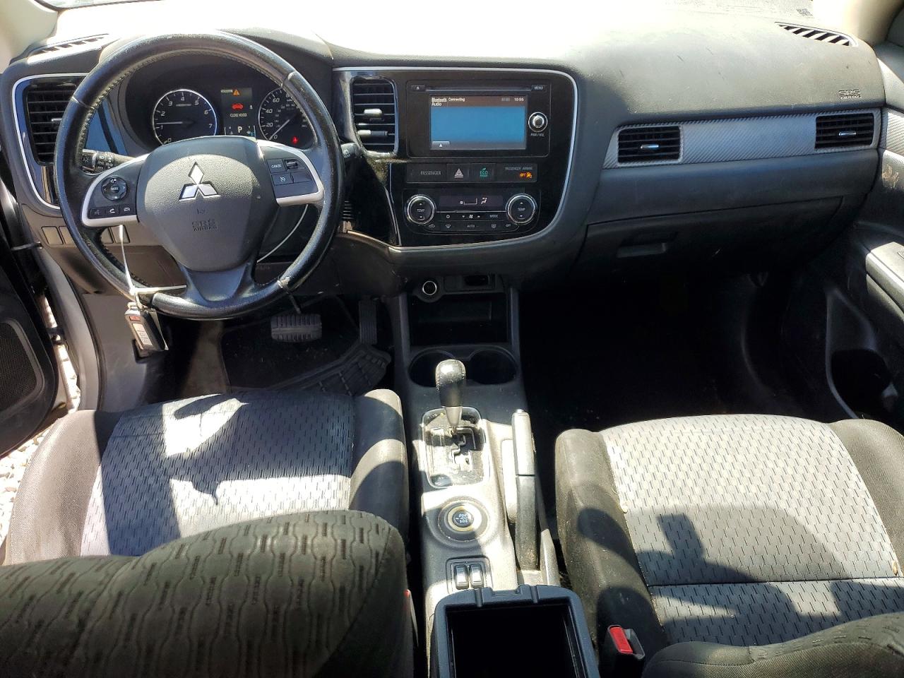 2014 Mitsubishi Outlander Se Silver vin: JA4AZ3A37EZ015662