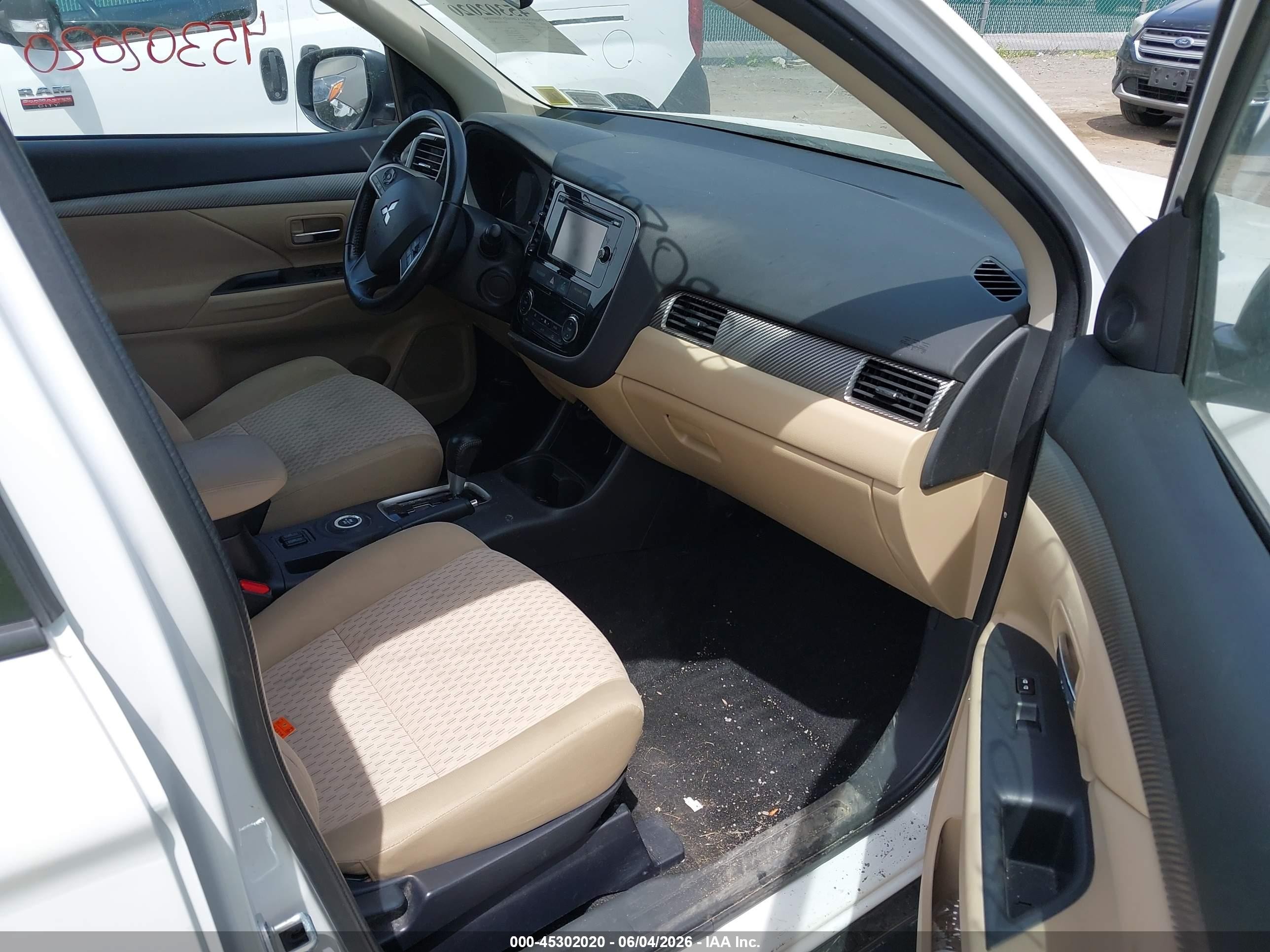 2014 Mitsubishi Outlander Se White vin: JA4AZ3A37EZ015693