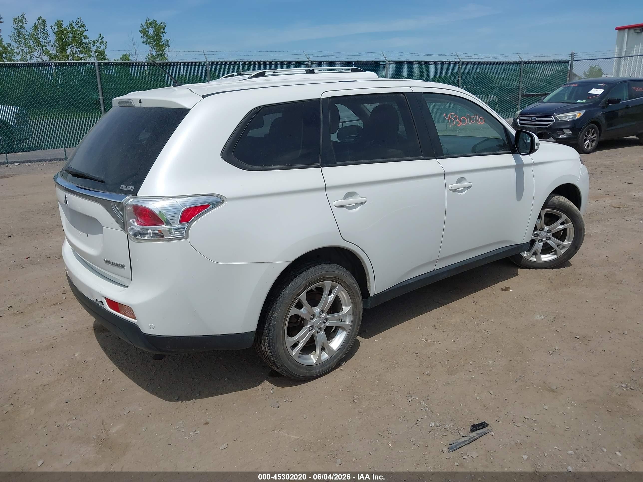 2014 Mitsubishi Outlander Se White vin: JA4AZ3A37EZ015693