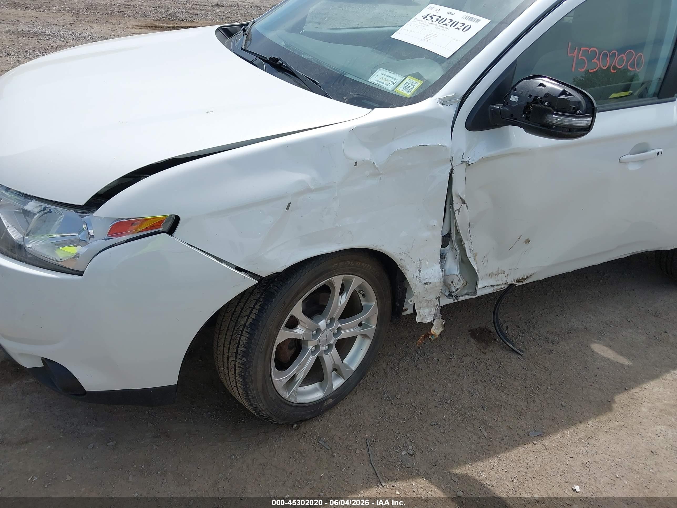 2014 Mitsubishi Outlander Se White vin: JA4AZ3A37EZ015693