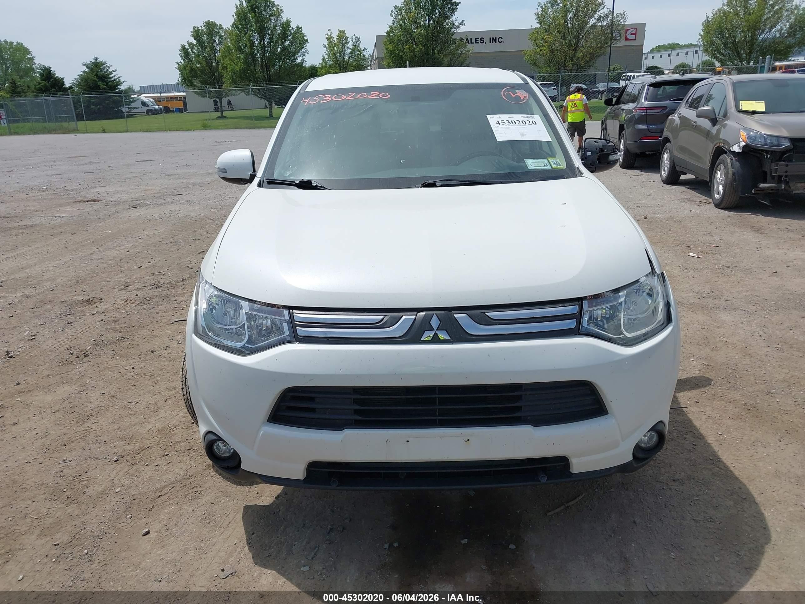 2014 Mitsubishi Outlander Se White vin: JA4AZ3A37EZ015693