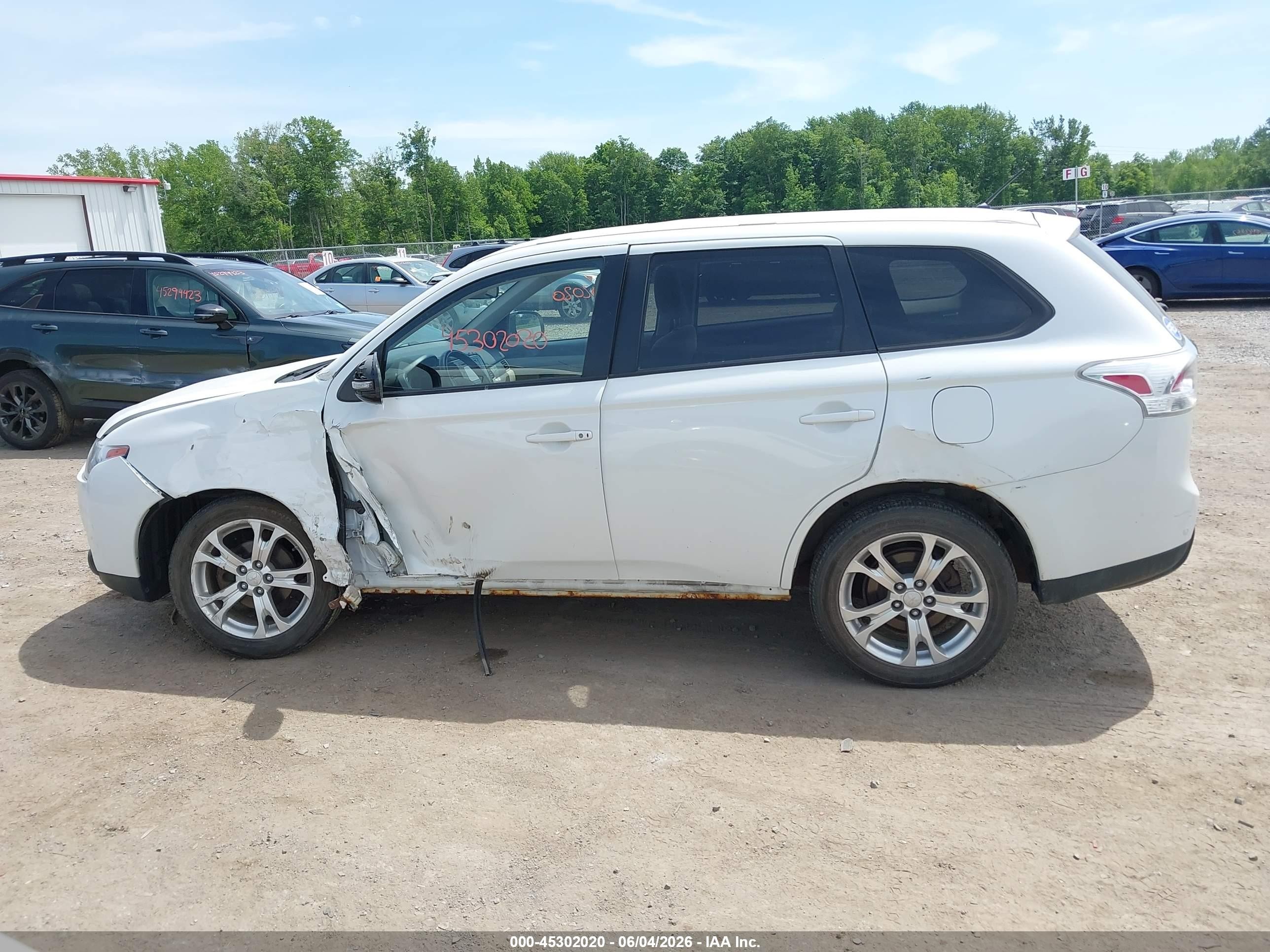 2014 Mitsubishi Outlander Se White vin: JA4AZ3A37EZ015693