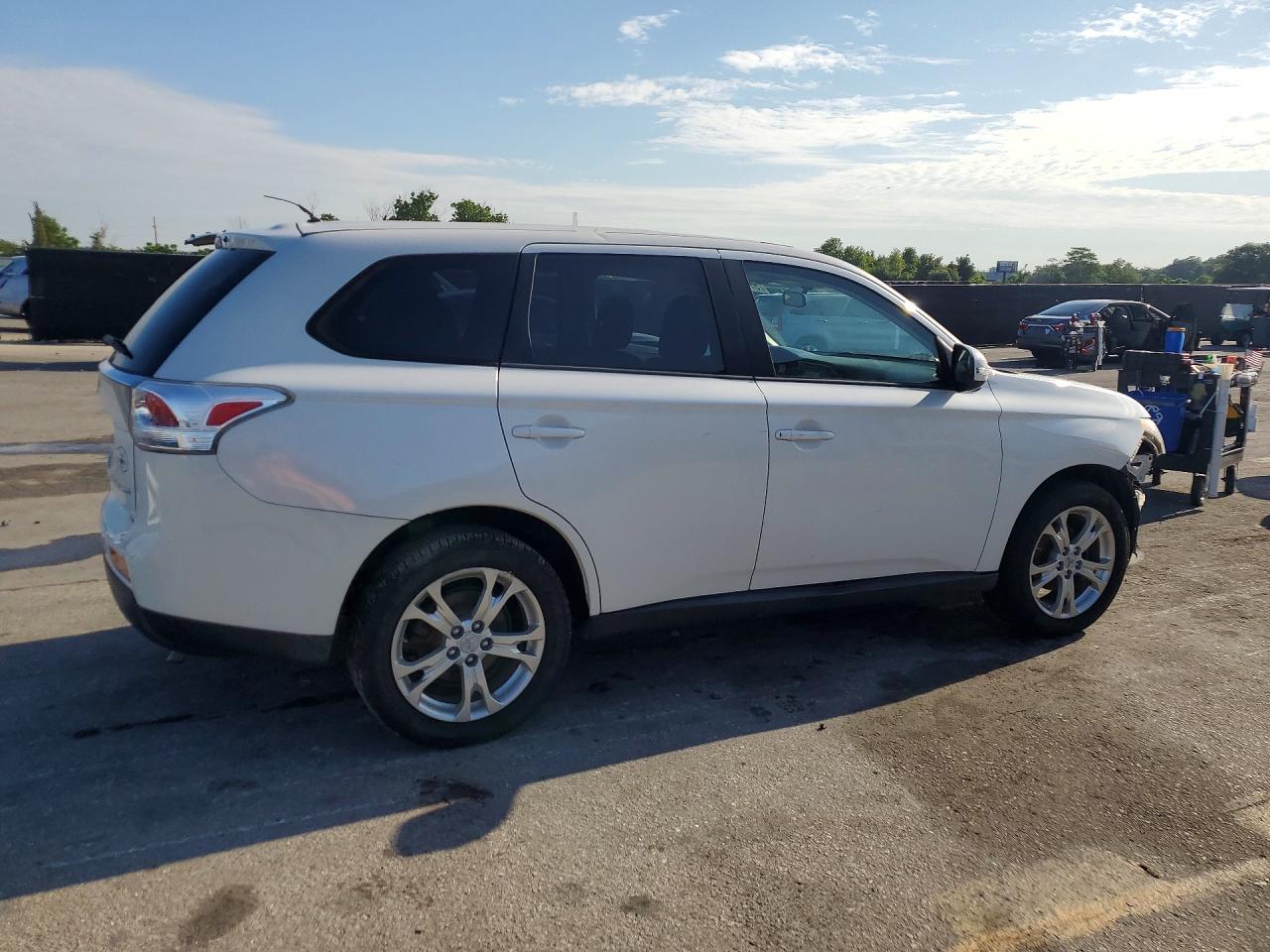 2014 Mitsubishi Outlander Se White vin: JA4AZ3A38EZ016643