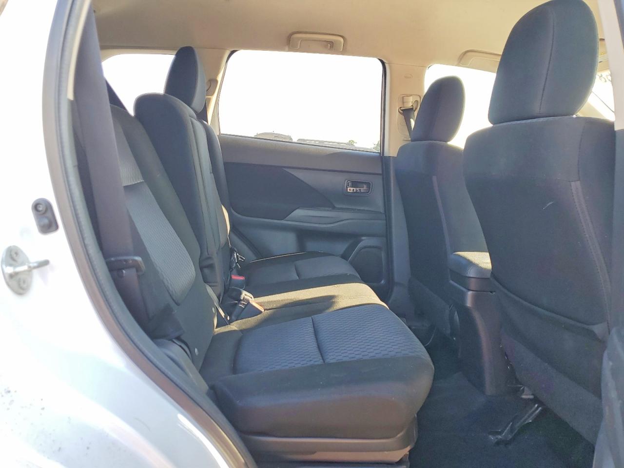 2014 Mitsubishi Outlander Se White vin: JA4AZ3A38EZ016643