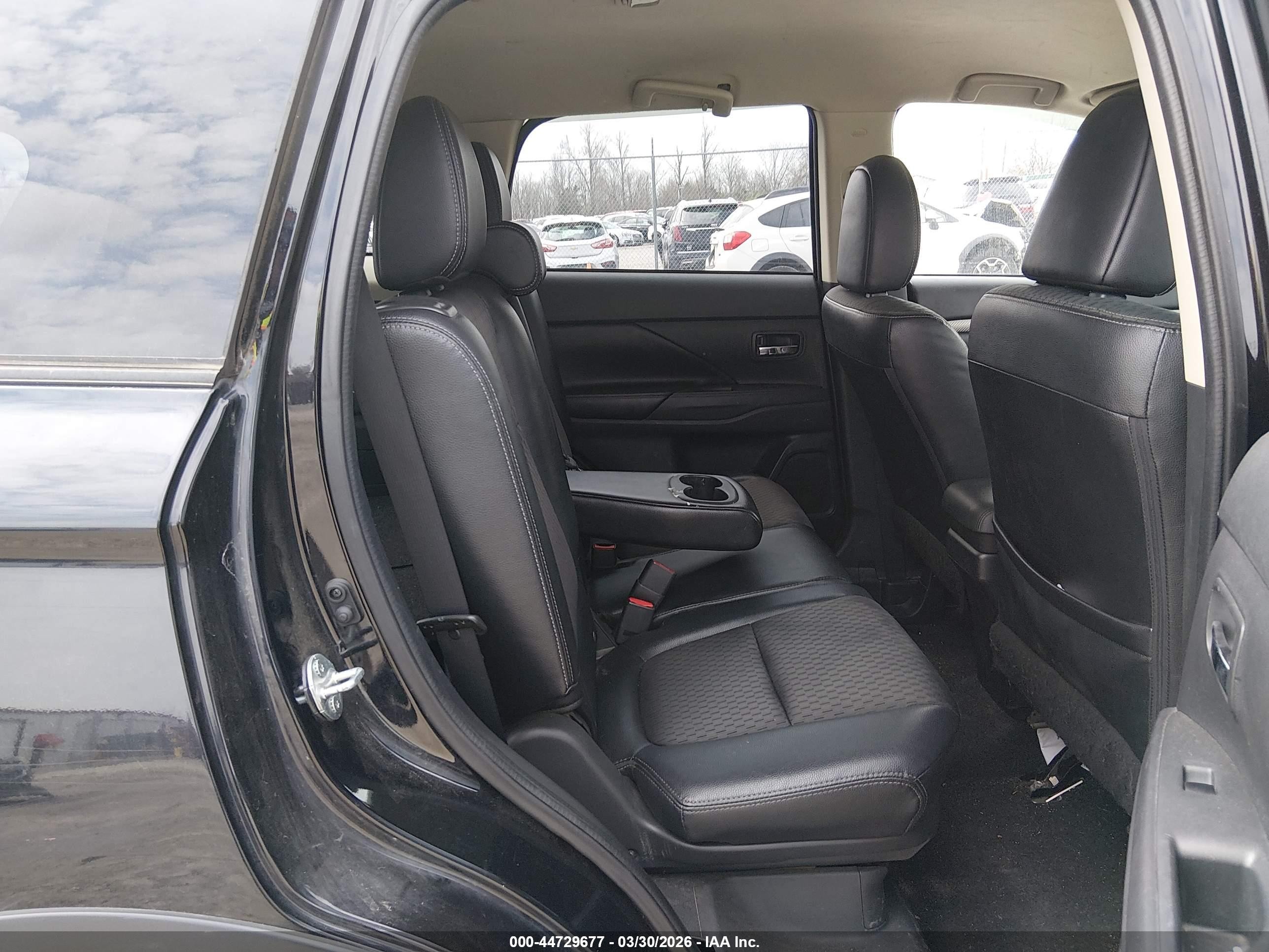 2015 Mitsubishi Outlander Se Black vin: JA4AZ3A38FZ010858