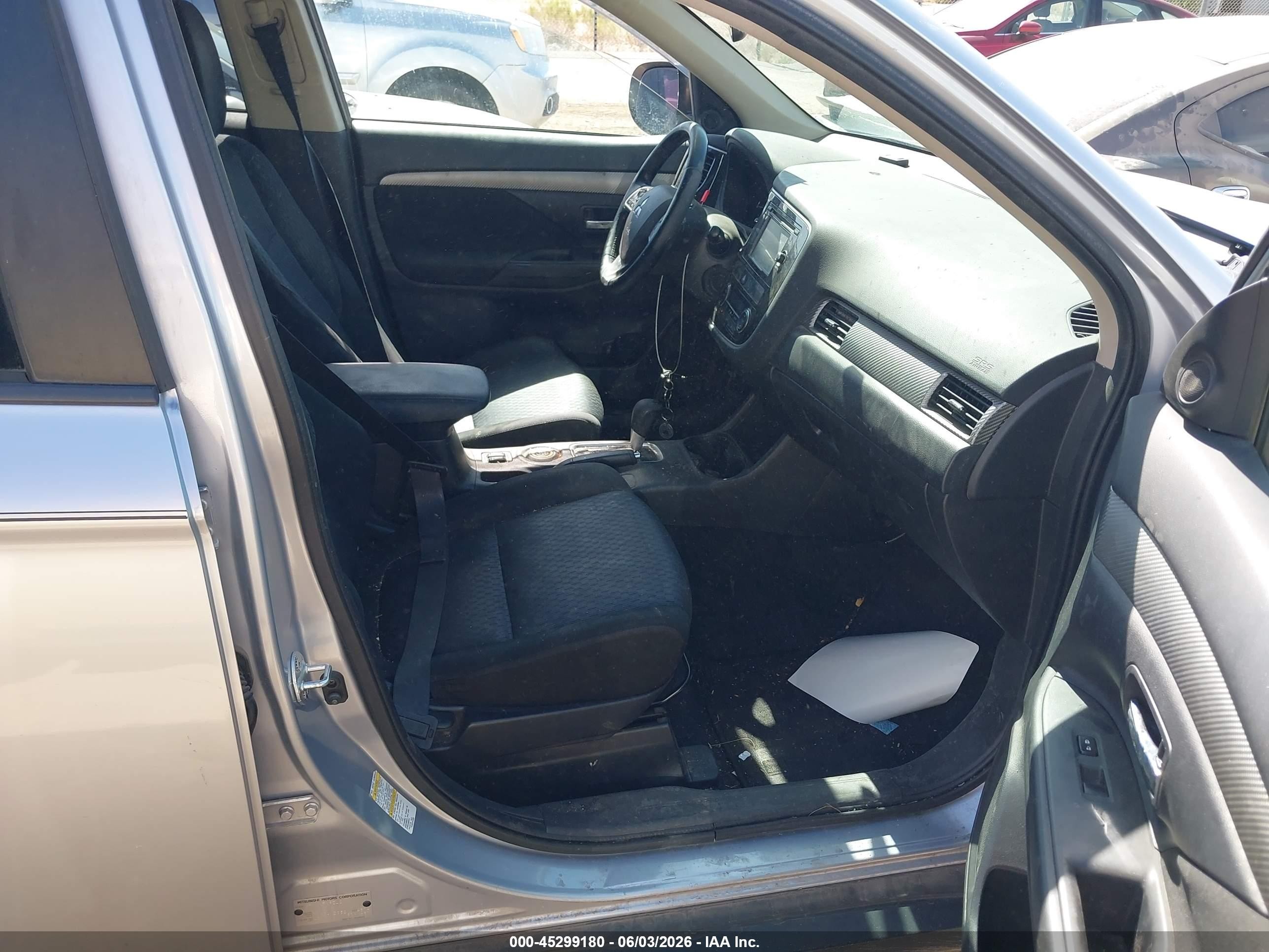 2014 Mitsubishi Outlander Se Silver vin: JA4AZ3A39EZ008342