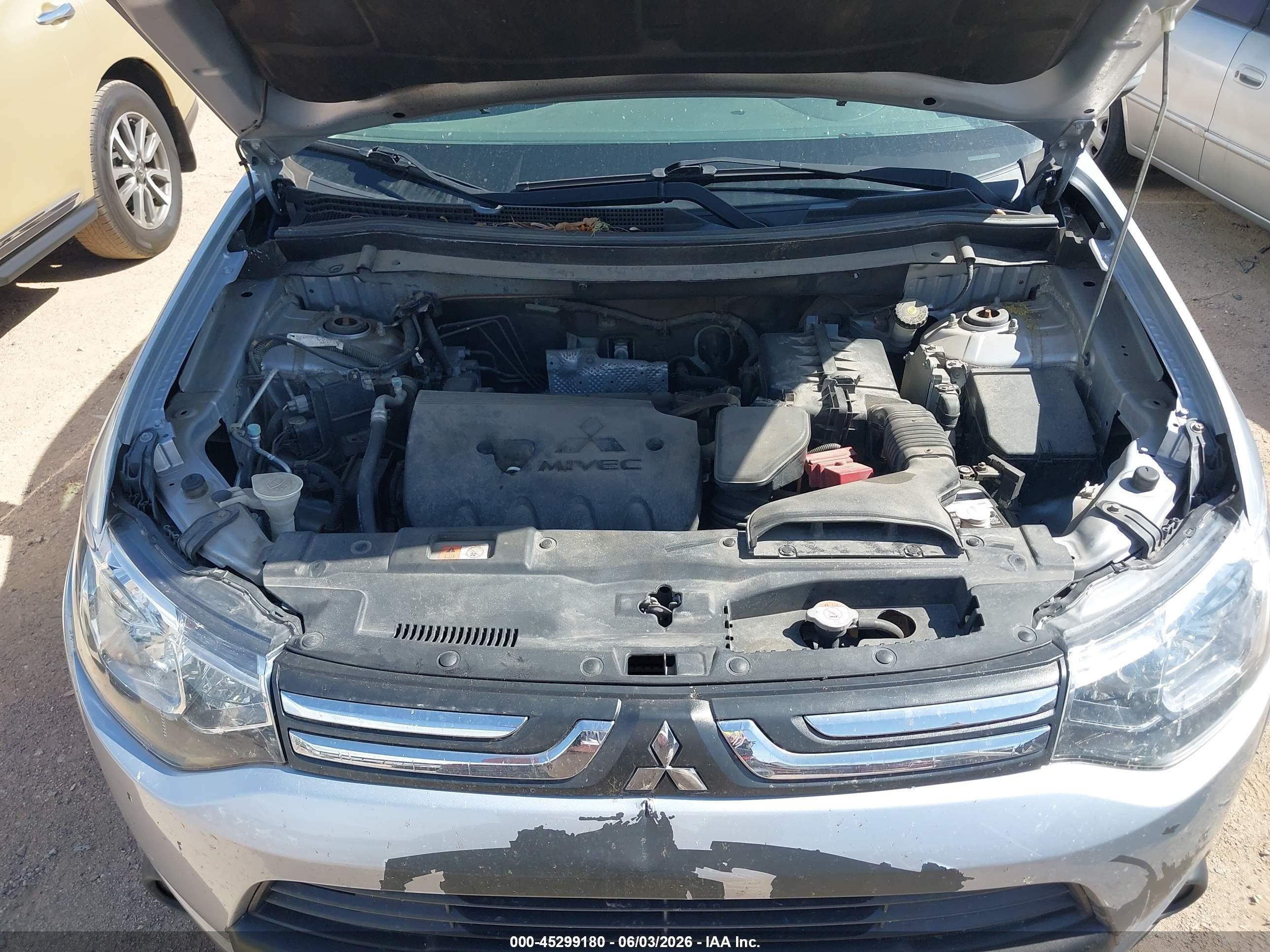2014 Mitsubishi Outlander Se Silver vin: JA4AZ3A39EZ008342