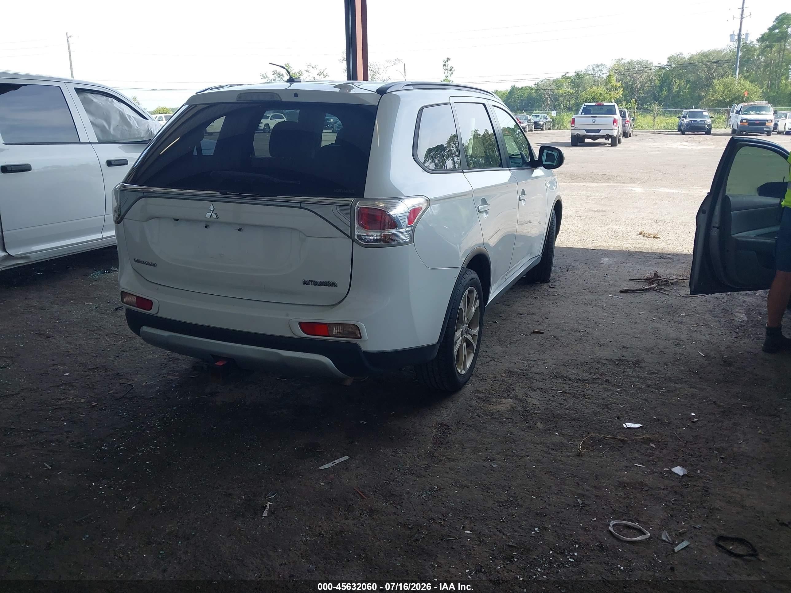 2015 Mitsubishi Outlander Se White vin: JA4AZ3A39FZ002638