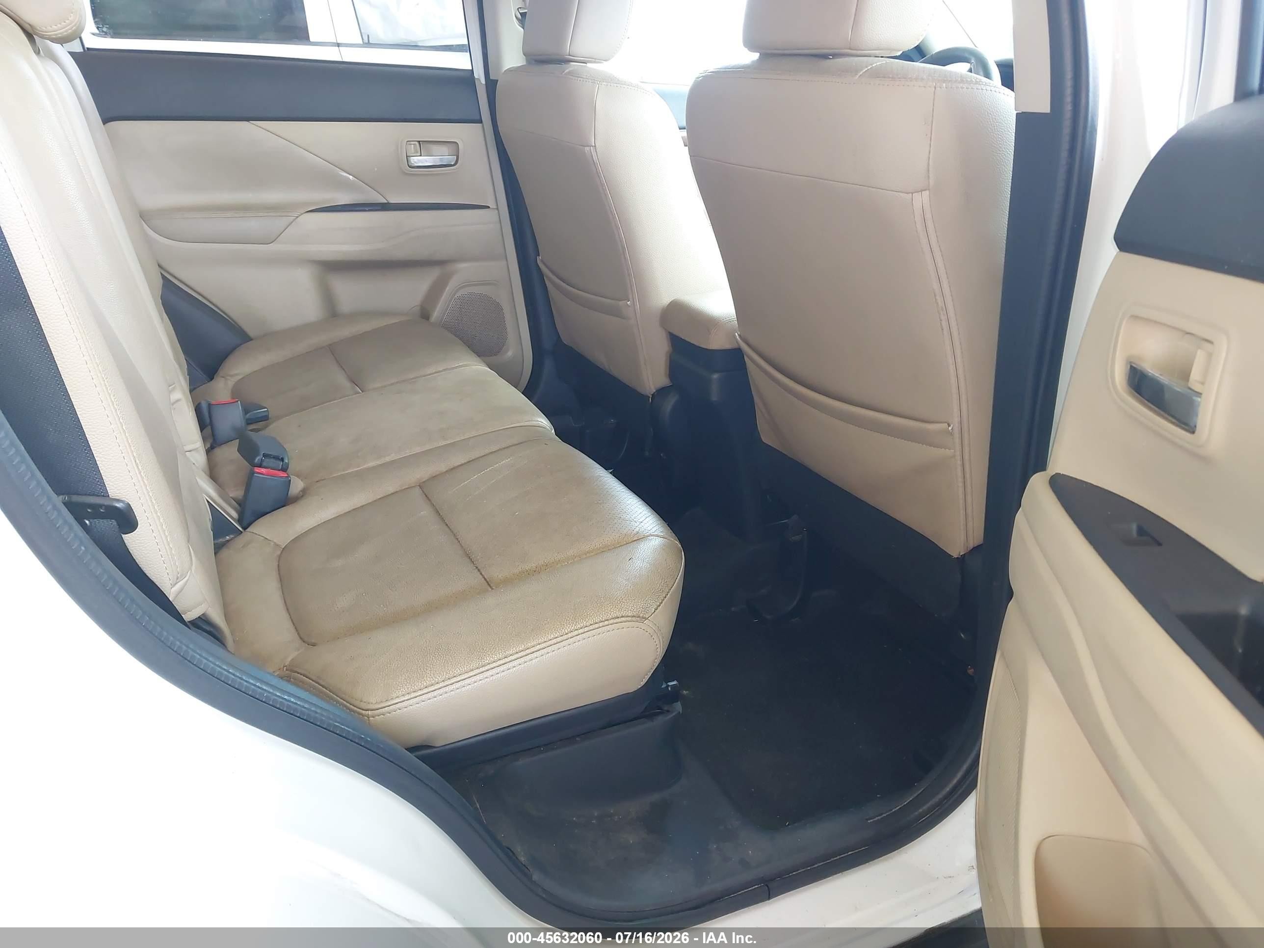 2015 Mitsubishi Outlander Se White vin: JA4AZ3A39FZ002638
