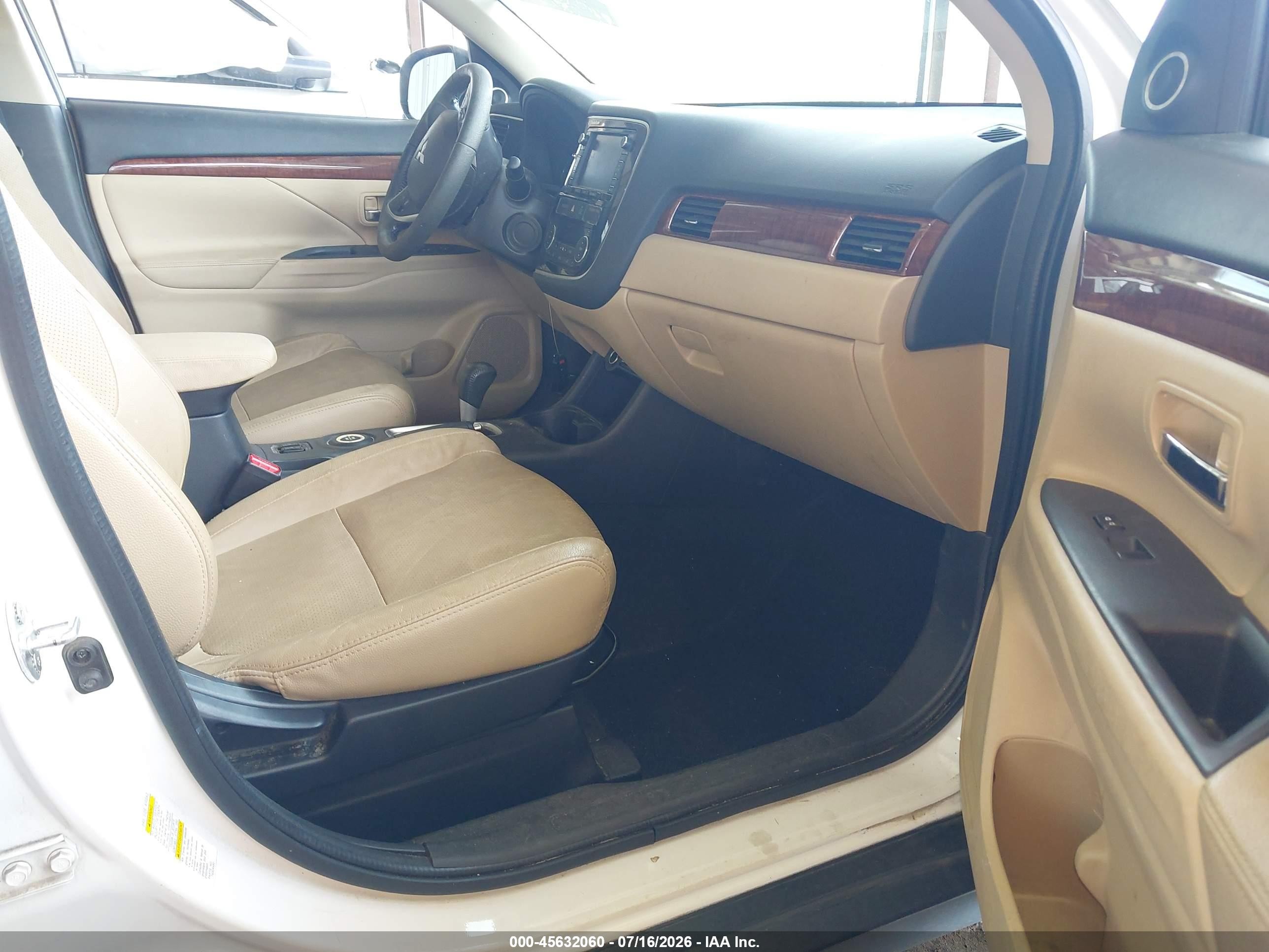 2015 Mitsubishi Outlander Se White vin: JA4AZ3A39FZ002638