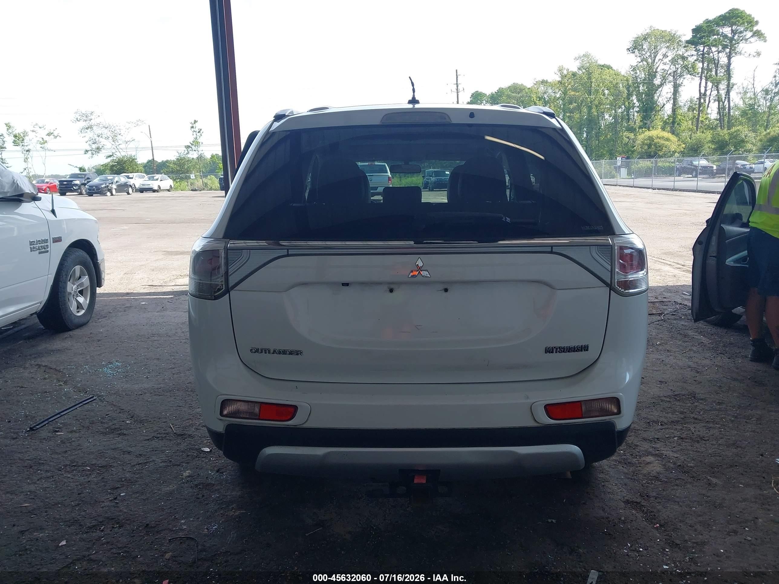 2015 Mitsubishi Outlander Se White vin: JA4AZ3A39FZ002638