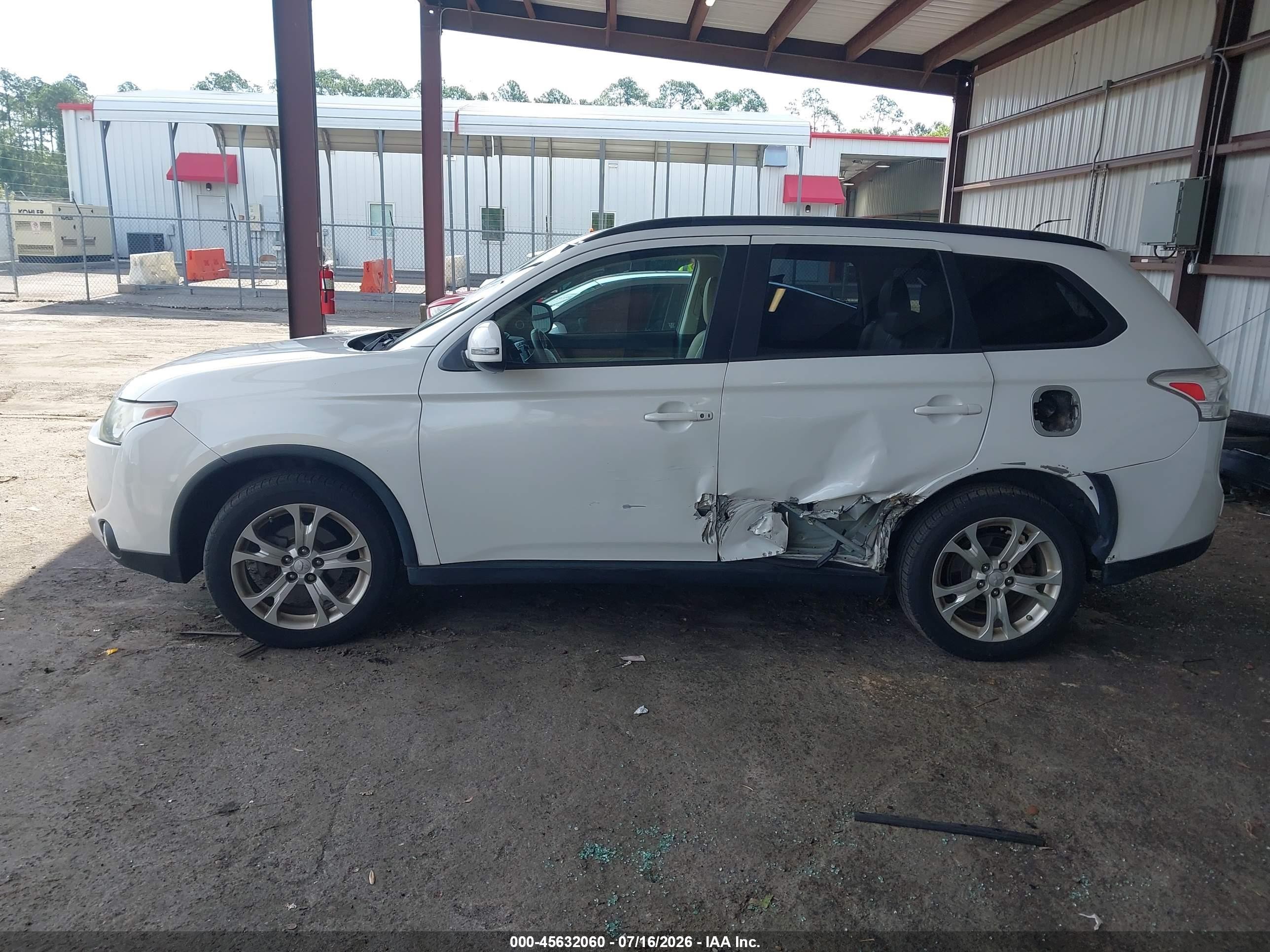 2015 Mitsubishi Outlander Se White vin: JA4AZ3A39FZ002638