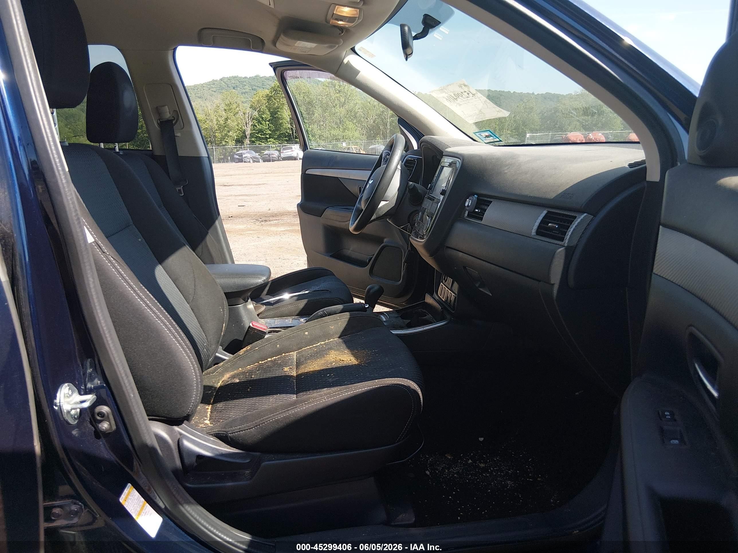 2018 Mitsubishi Outlander Es Dark Blue vin: JA4AZ3A39JZ059169