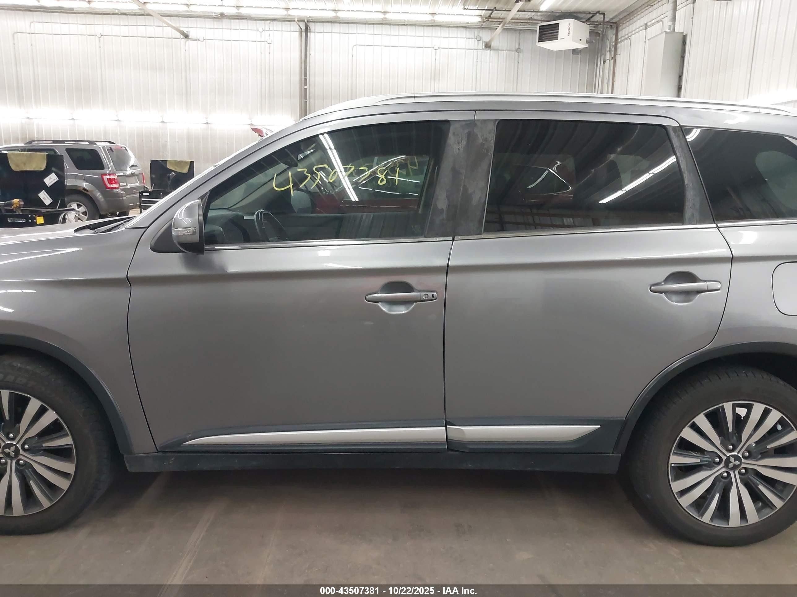 2019 Mitsubishi Outlander Sel Серый vin: JA4AZ3A39KZ022544