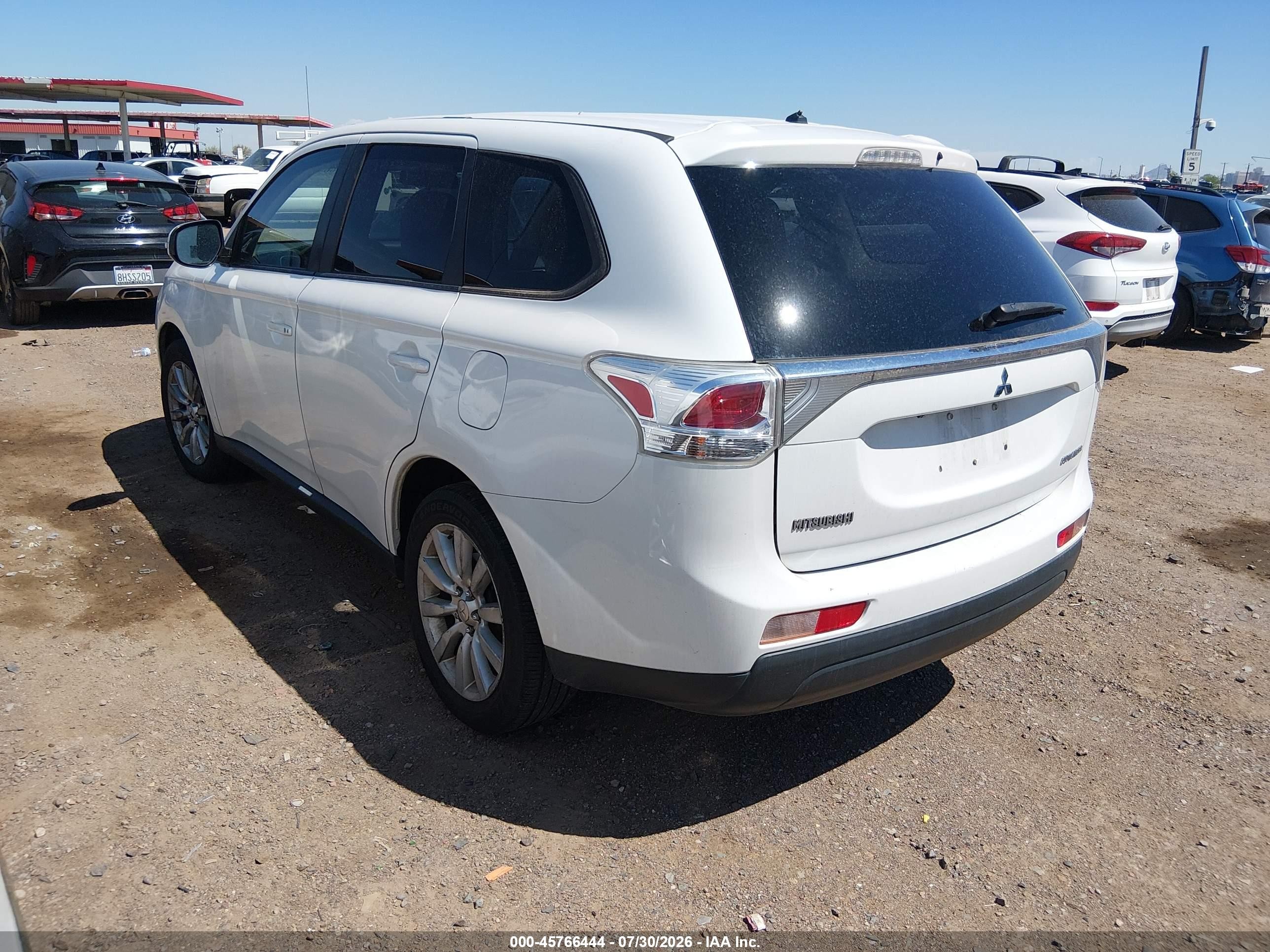 2014 Mitsubishi Outlander Se White vin: JA4AZ3A3XEZ002128