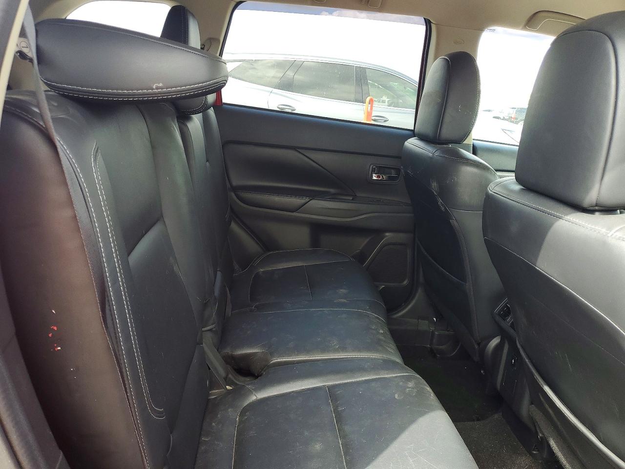 2019 Mitsubishi Outlander Se Красный vin: JA4AZ3A3XKZ010791