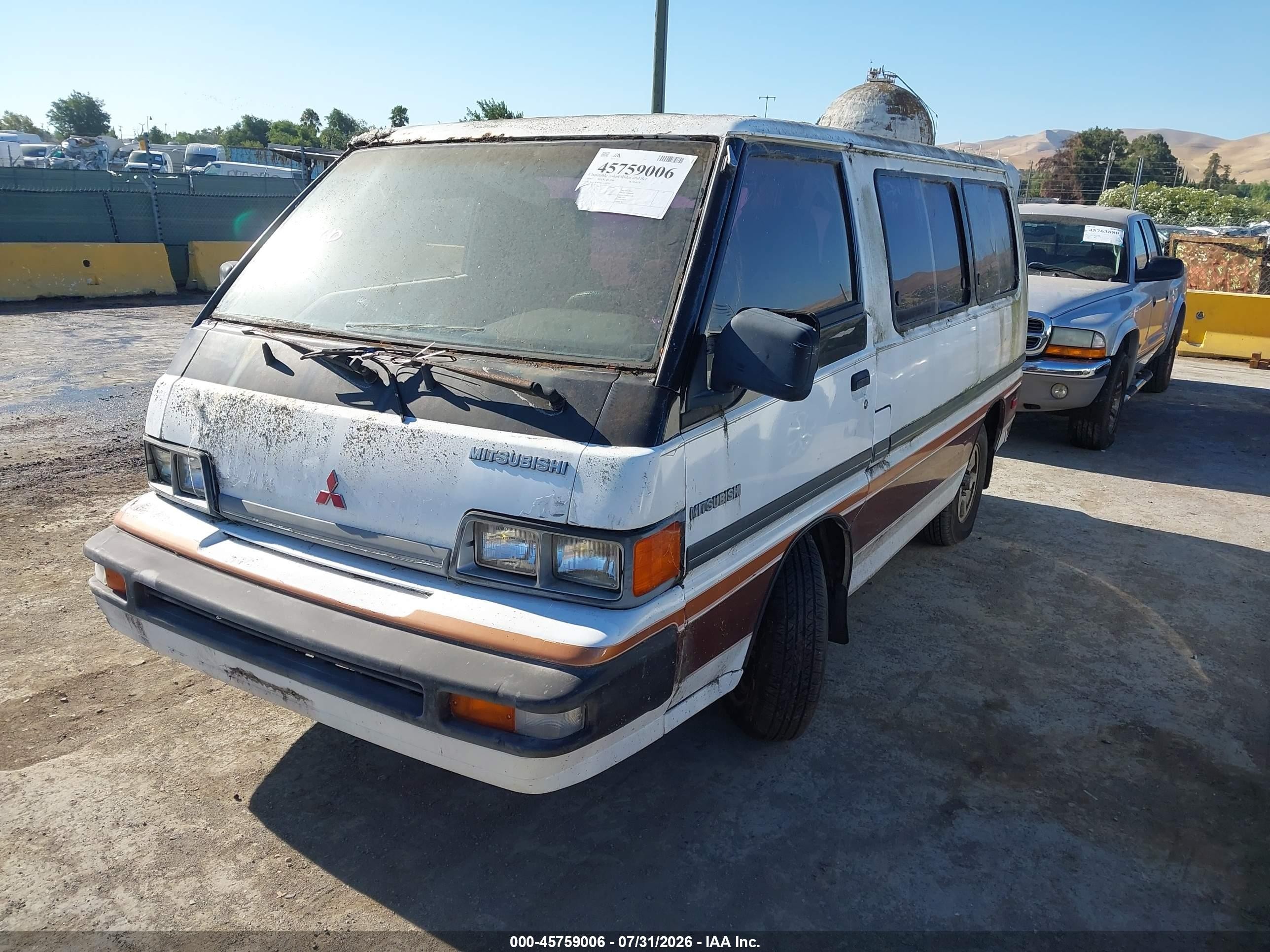 1990 Mitsubishi Wagon Ls White vin: JA4FN54W4LA000700