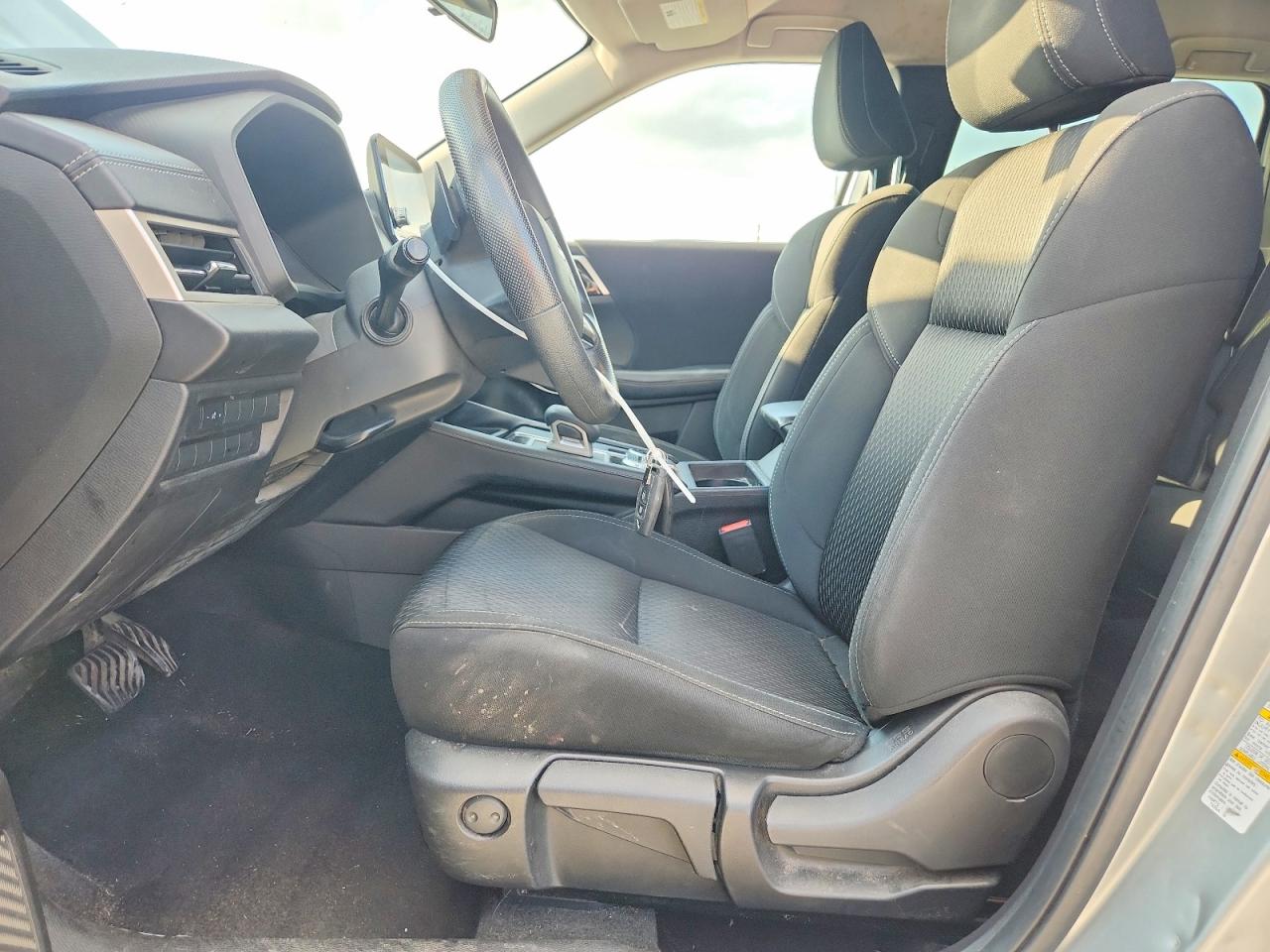 2022 Mitsubishi Outlander Es Silver vin: JA4J3TA87NZ015366