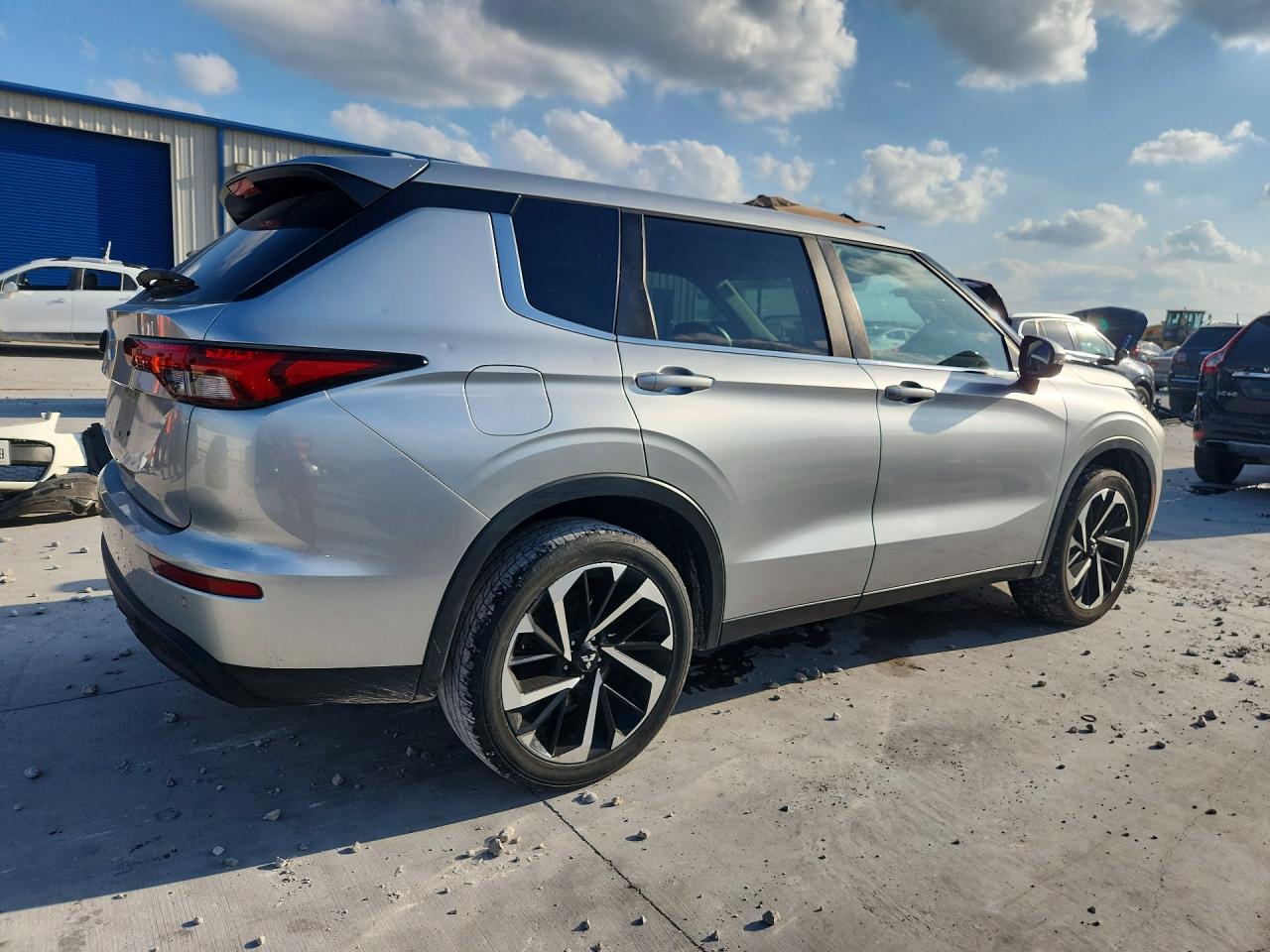 2022 Mitsubishi Outlander Es Silver vin: JA4J3TA87NZ015366