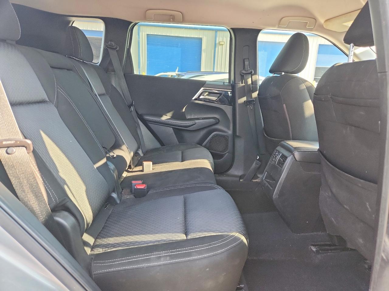 2022 Mitsubishi Outlander Es Silver vin: JA4J3TA87NZ015366