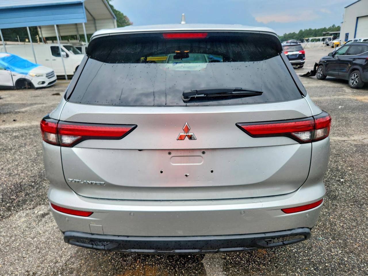 2023 Mitsubishi Outlander Es Silver vin: JA4J3TA88PZ045186