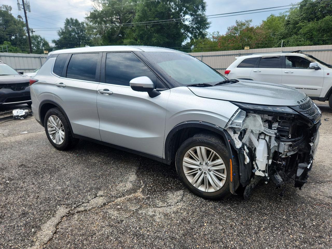 2023 Mitsubishi Outlander Es Silver vin: JA4J3TA88PZ045186