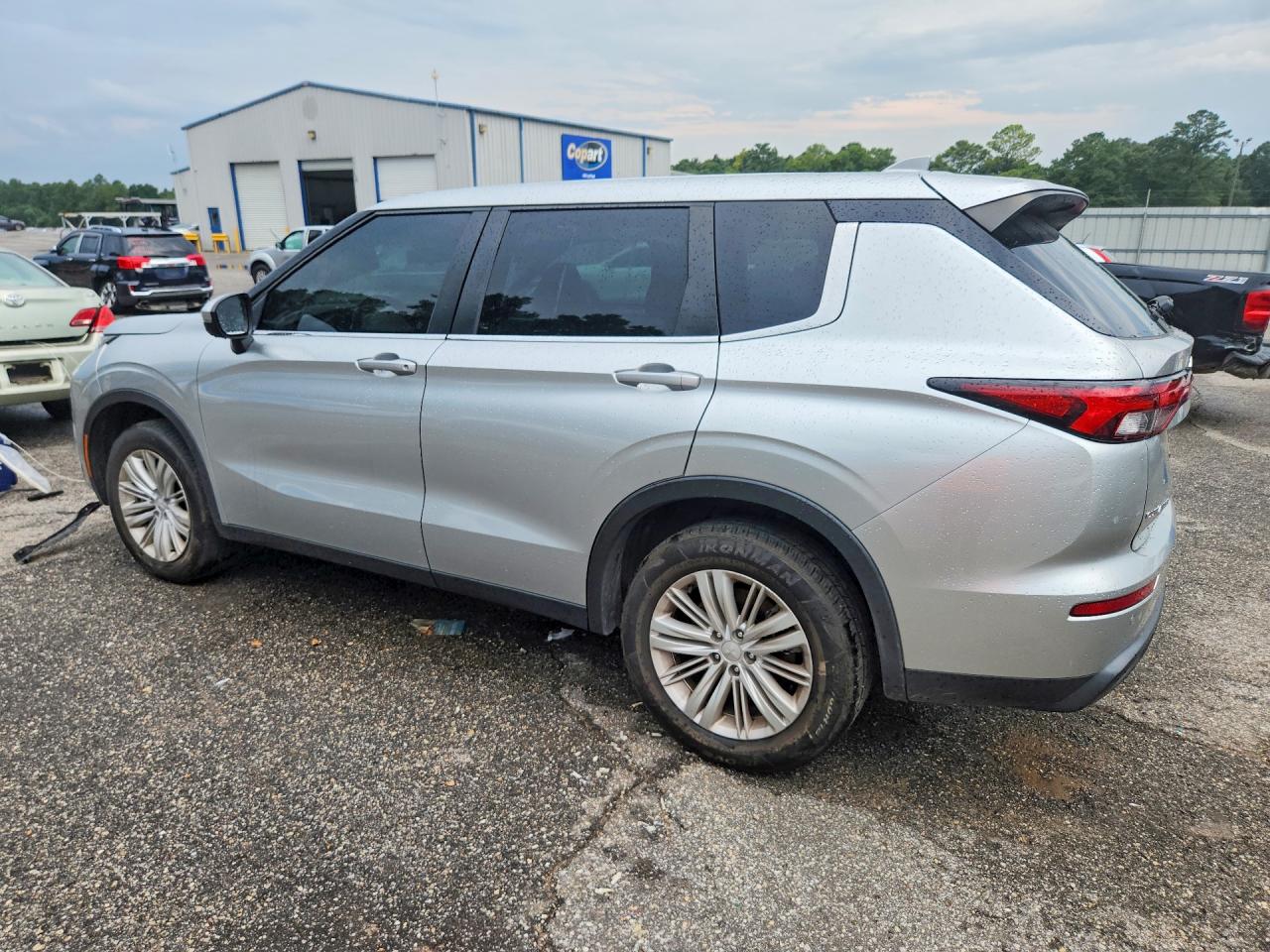 2023 Mitsubishi Outlander Es Silver vin: JA4J3TA88PZ045186