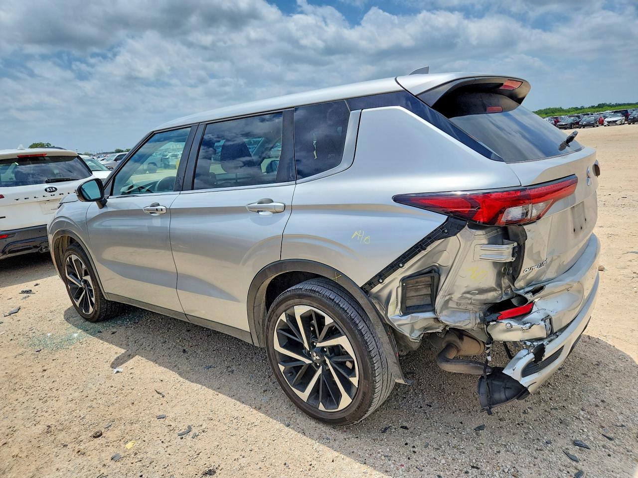 2022 Mitsubishi Outlander Se Silver vin: JA4J3UA86NZ088931