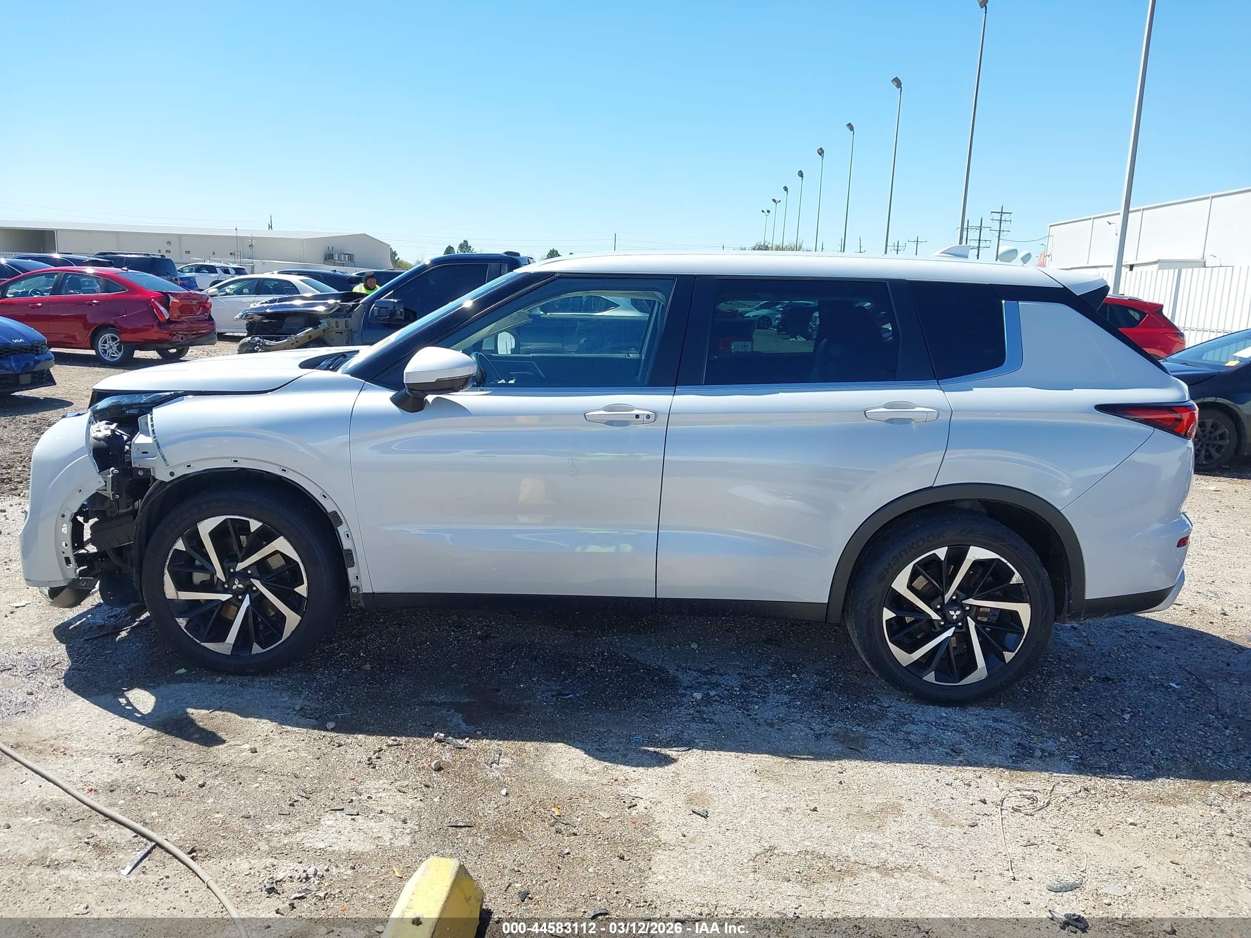 2023 Mitsubishi Outlander Se 2.5 2wd/se Black Edition 2wd/se Special Edition 2wd Белый vin: JA4J3UA89PZ018732