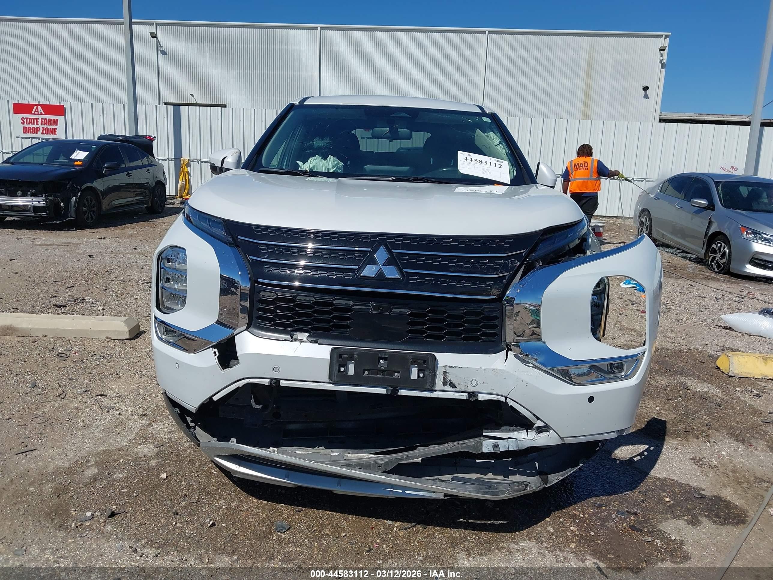 2023 Mitsubishi Outlander Se 2.5 2wd/se Black Edition 2wd/se Special Edition 2wd Белый vin: JA4J3UA89PZ018732