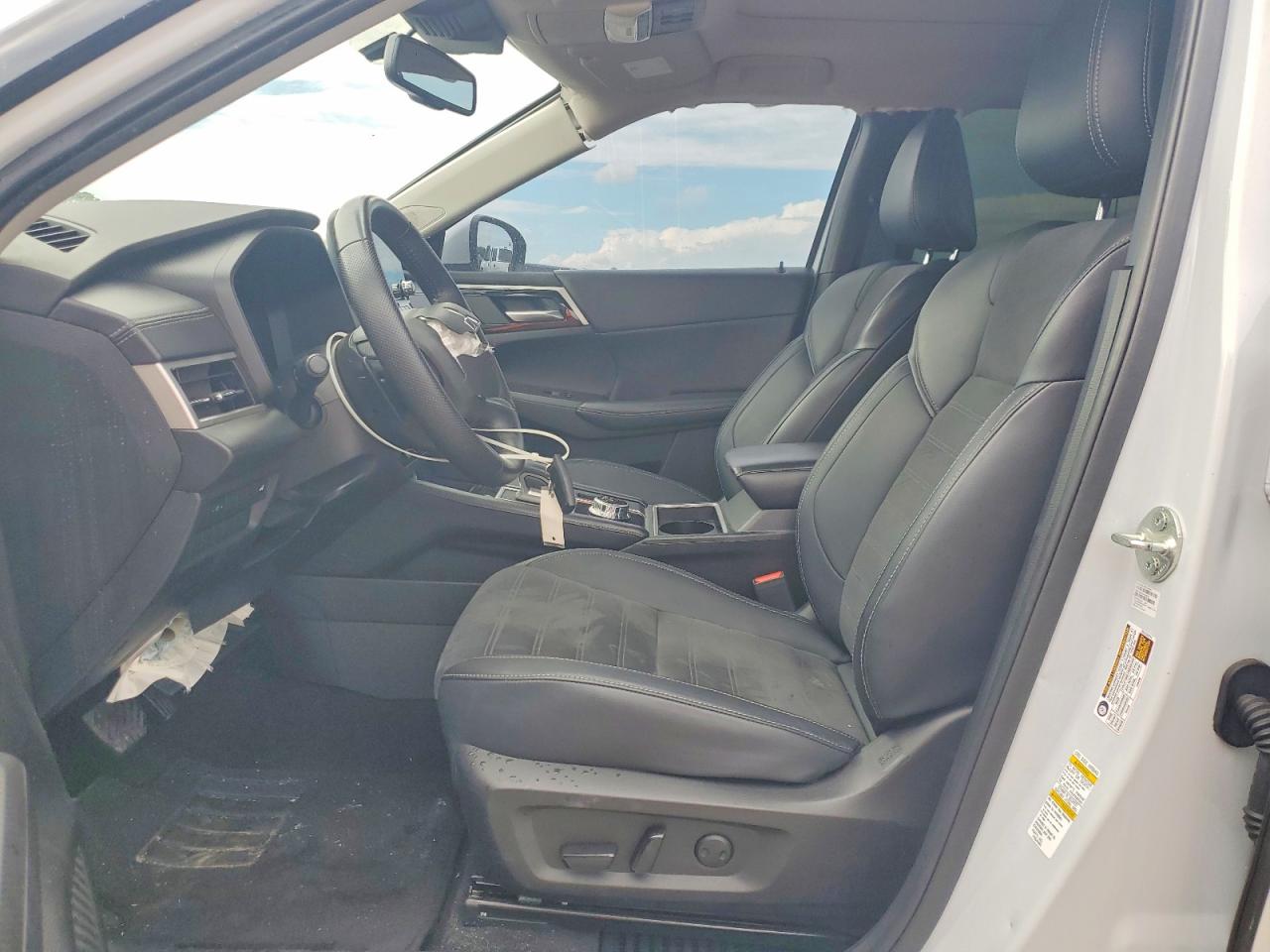 2024 Mitsubishi Outlander Se White vin: JA4J3VA80RZ004680