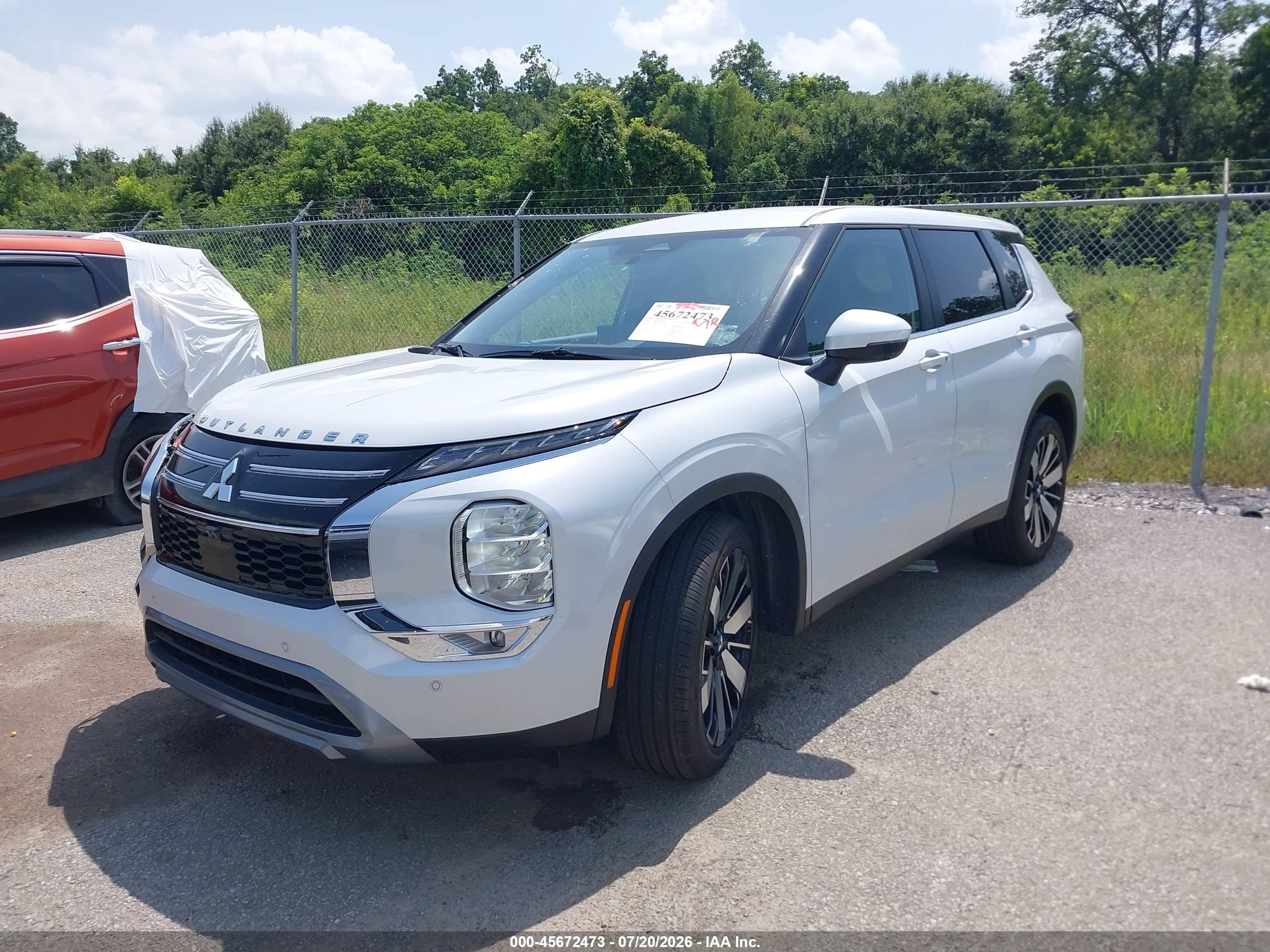 2026 Mitsubishi Outlander Le 2.5 2wd/se 2.5 2wd White vin: JA4J3VAB6TZ011264