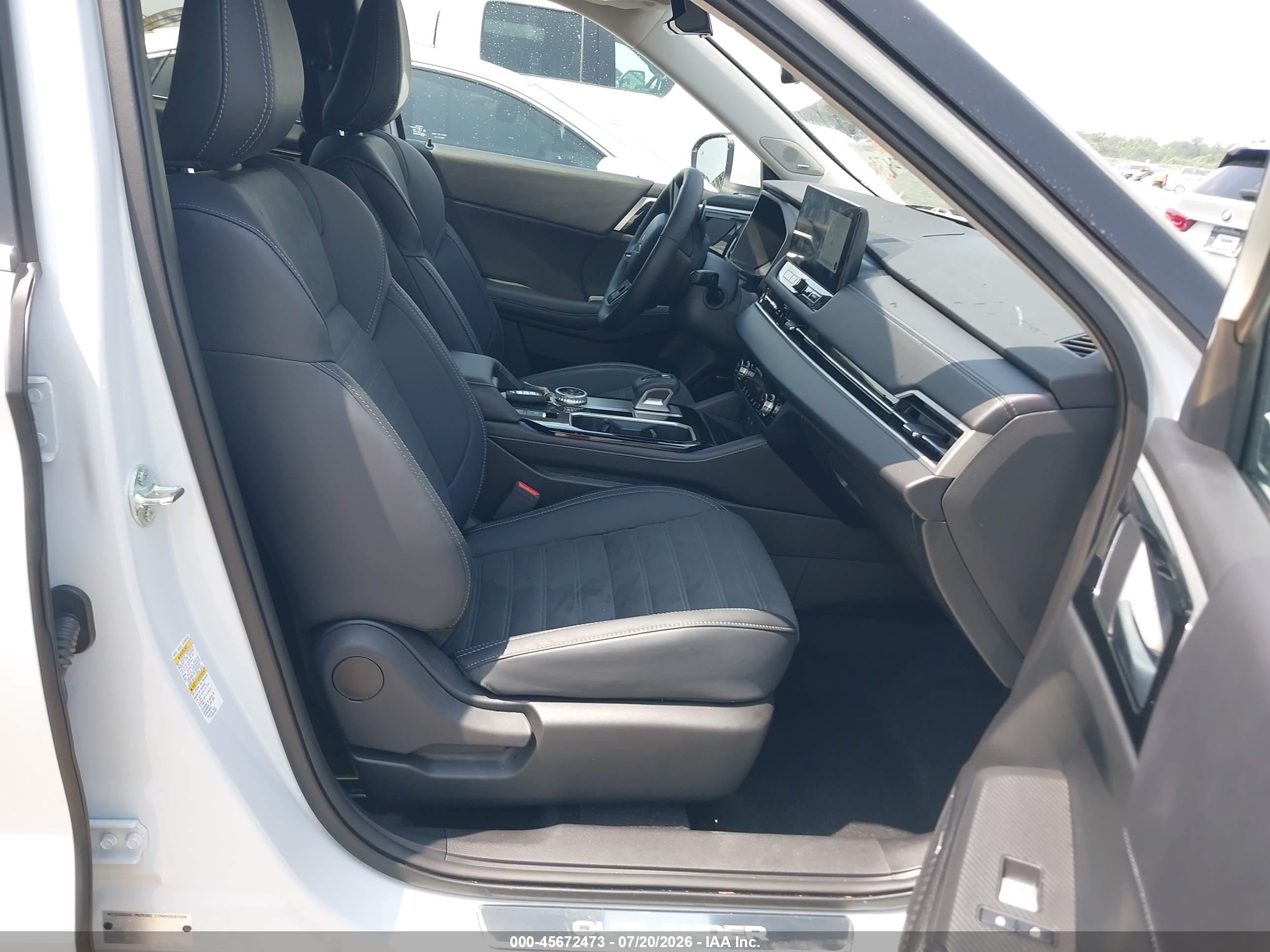 2026 Mitsubishi Outlander Le 2.5 2wd/se 2.5 2wd White vin: JA4J3VAB6TZ011264