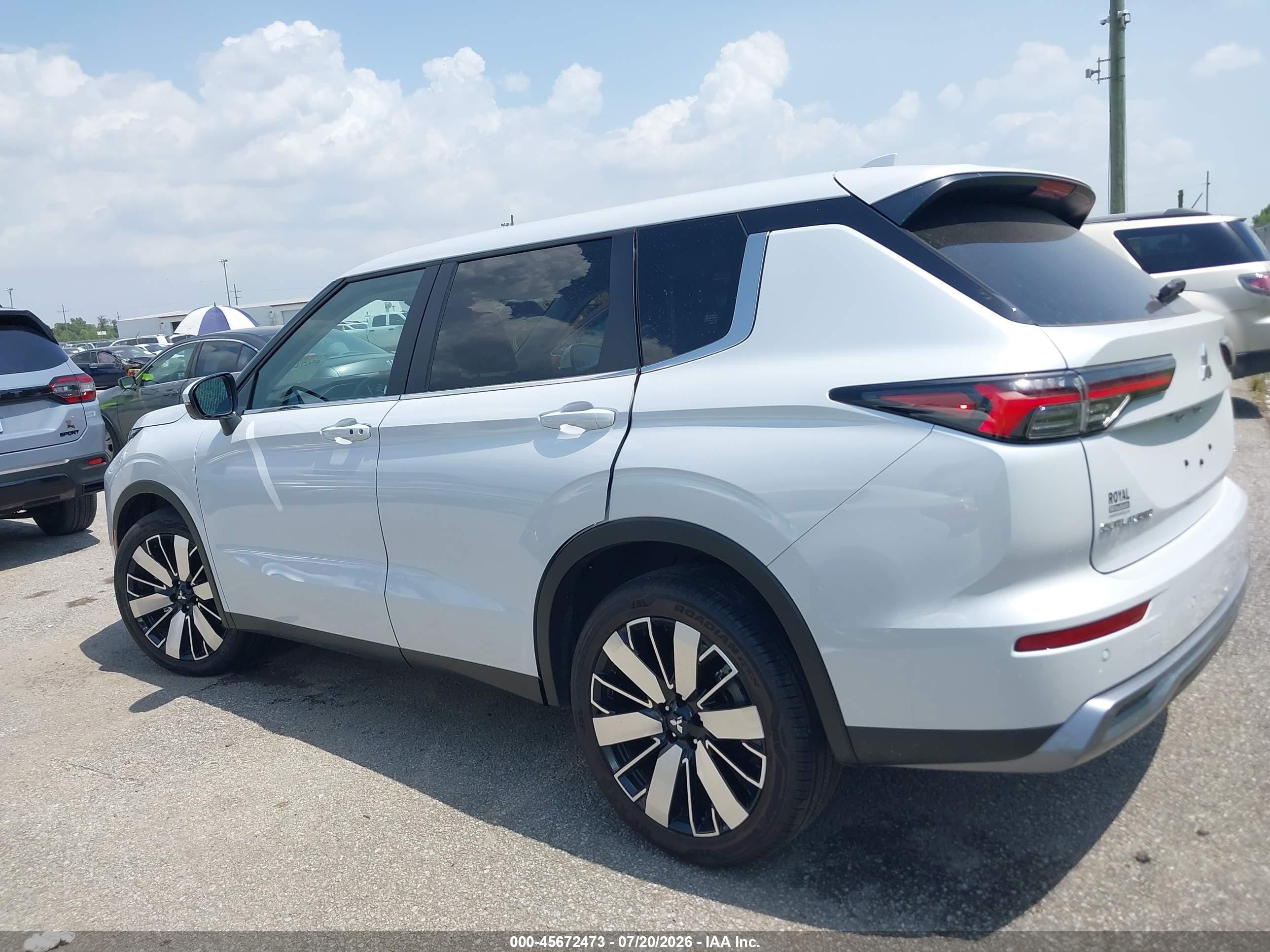 2026 Mitsubishi Outlander Le 2.5 2wd/se 2.5 2wd White vin: JA4J3VAB6TZ011264