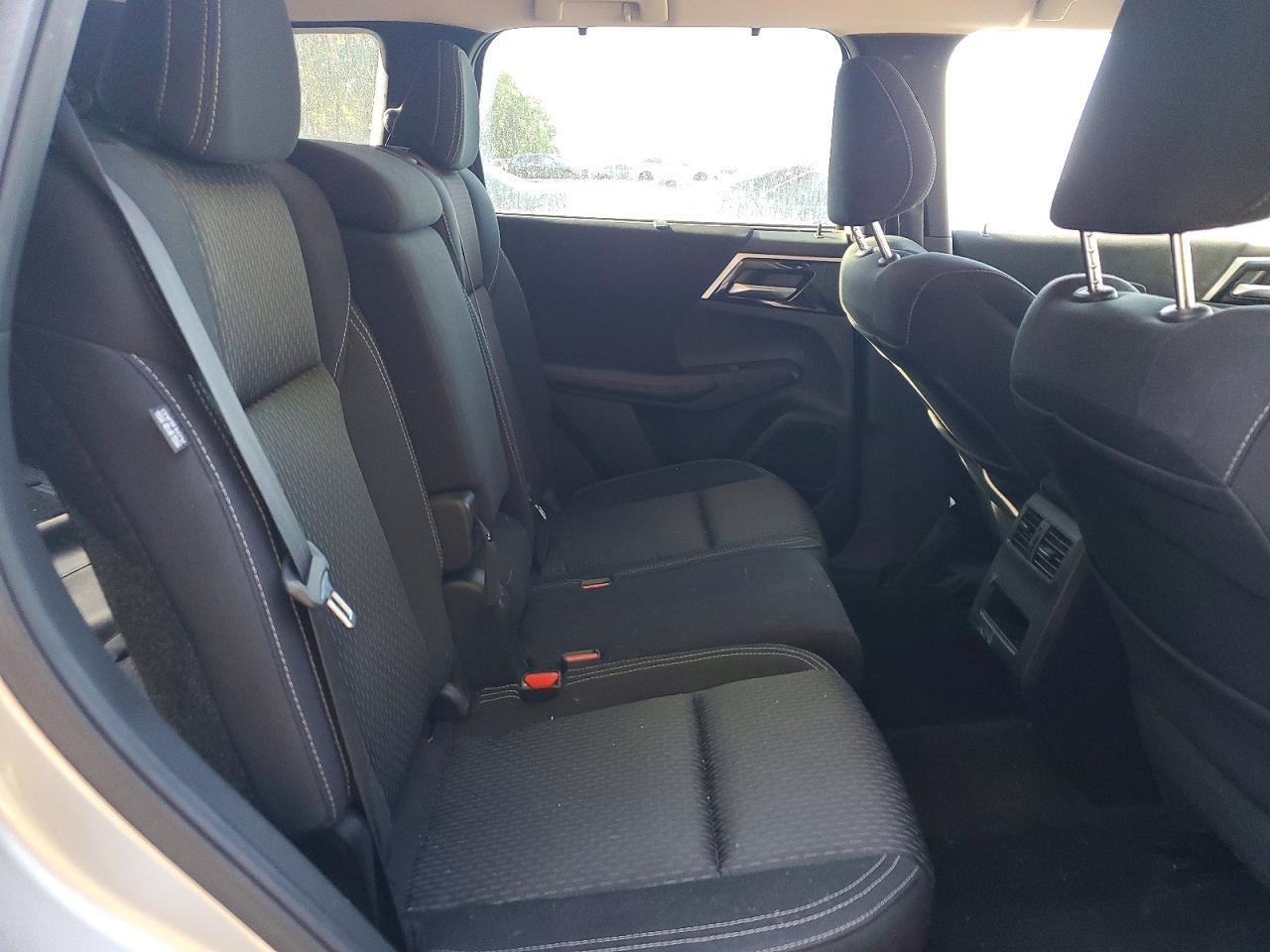 2022 Mitsubishi Outlander Es Silver vin: JA4J4TA82NZ033142