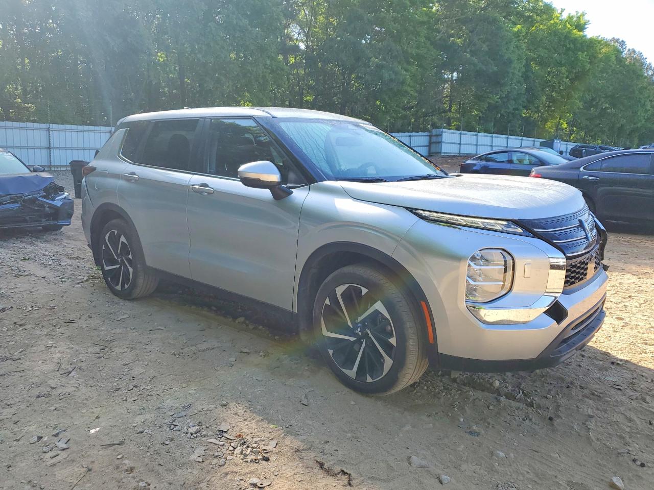 2022 Mitsubishi Outlander Es Silver vin: JA4J4TA82NZ033142
