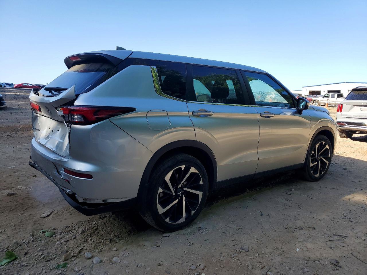2022 Mitsubishi Outlander Es Silver vin: JA4J4TA82NZ033142