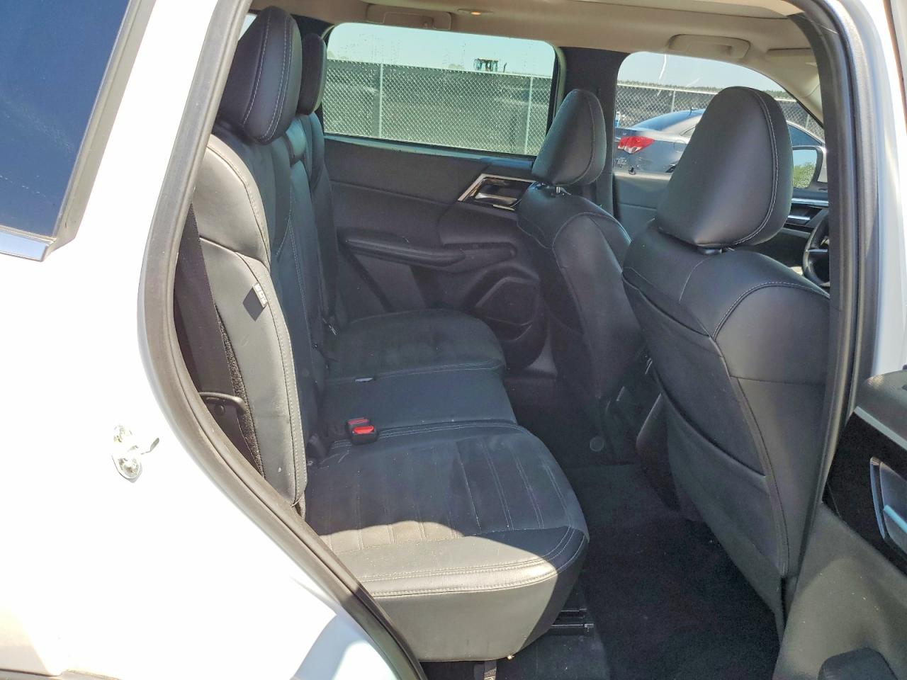 2023 Mitsubishi Outlander Se White vin: JA4J4UA89PZ039948