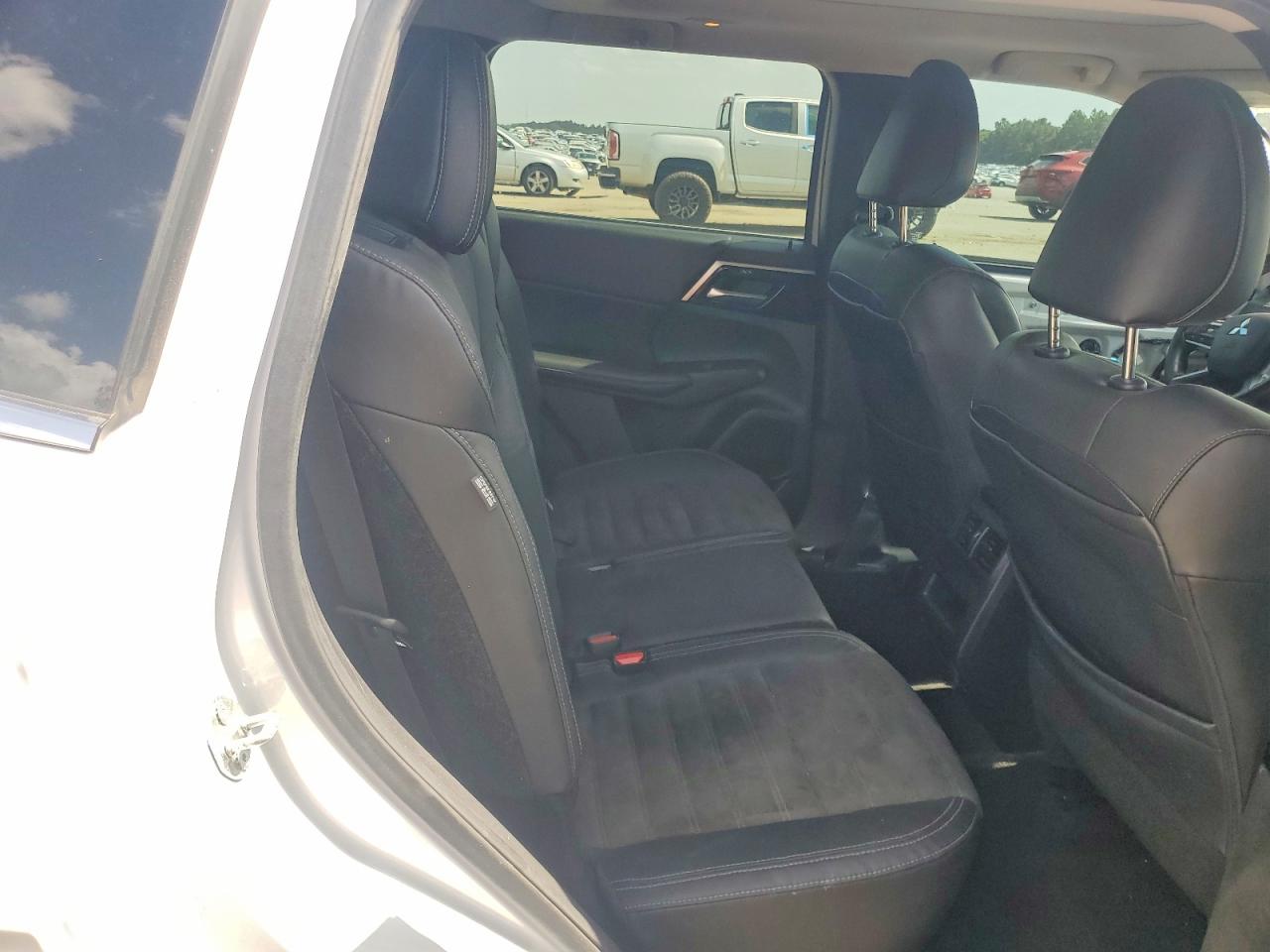 2022 Mitsubishi Outlander Se White vin: JA4J4UA8XNZ005496