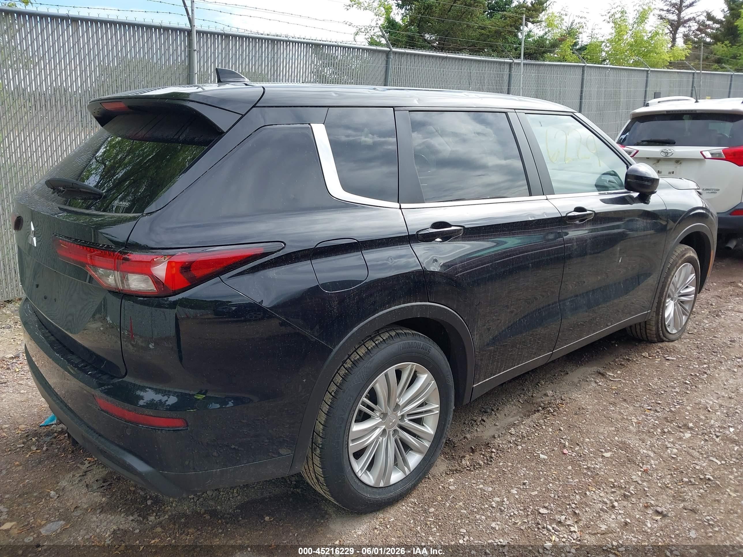2024 Mitsubishi Outlander Es 2.5 S-awc Черный vin: JA4J4UA8XRZ080110