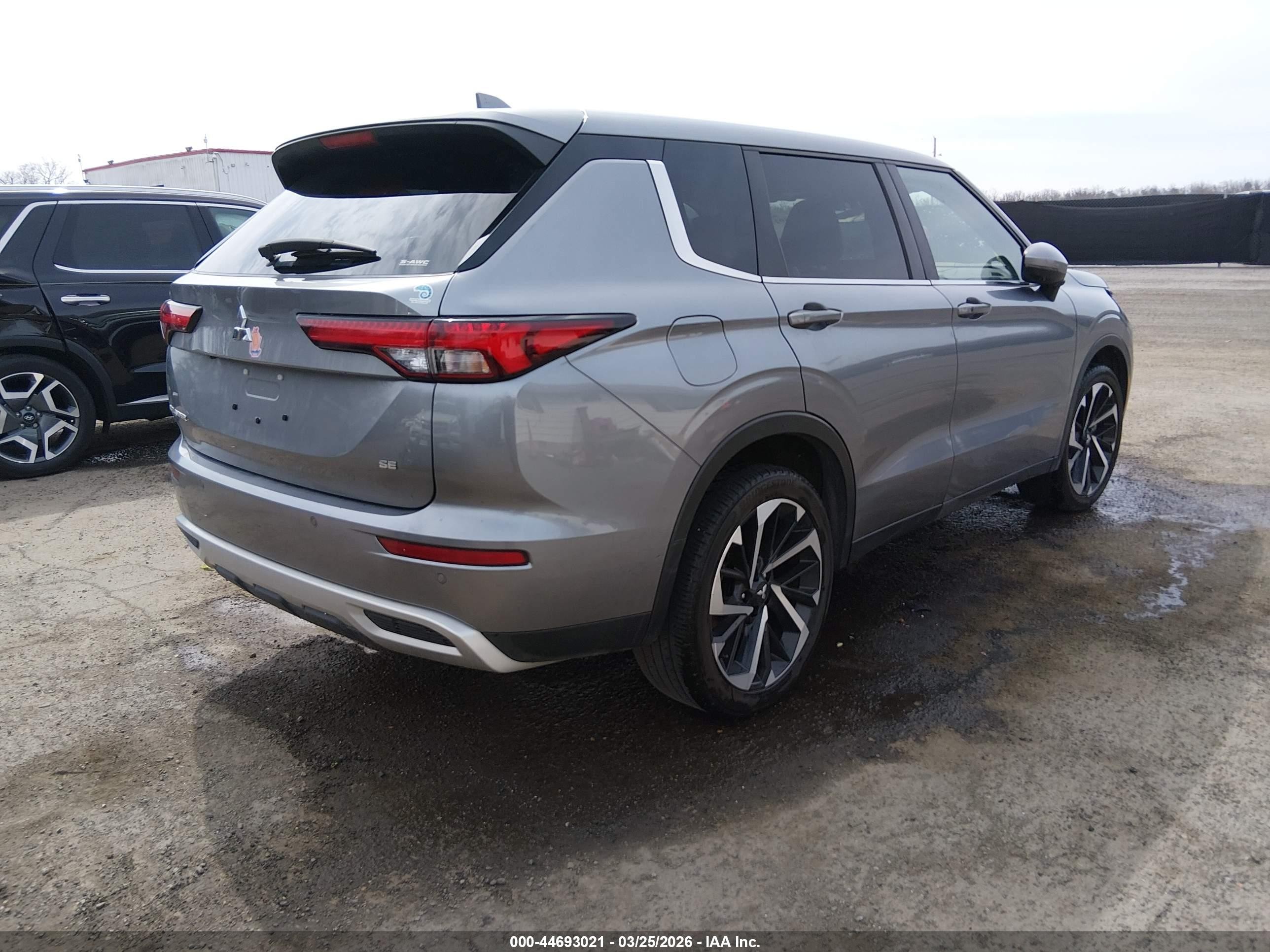 2024 Mitsubishi Outlander Se 2.5 S-awc/se Black Edition S-awc/se Black Edition W/pano Roof S-awc/se Ralliart S-awc Серебряный vin: JA4J4VA87RZ038595