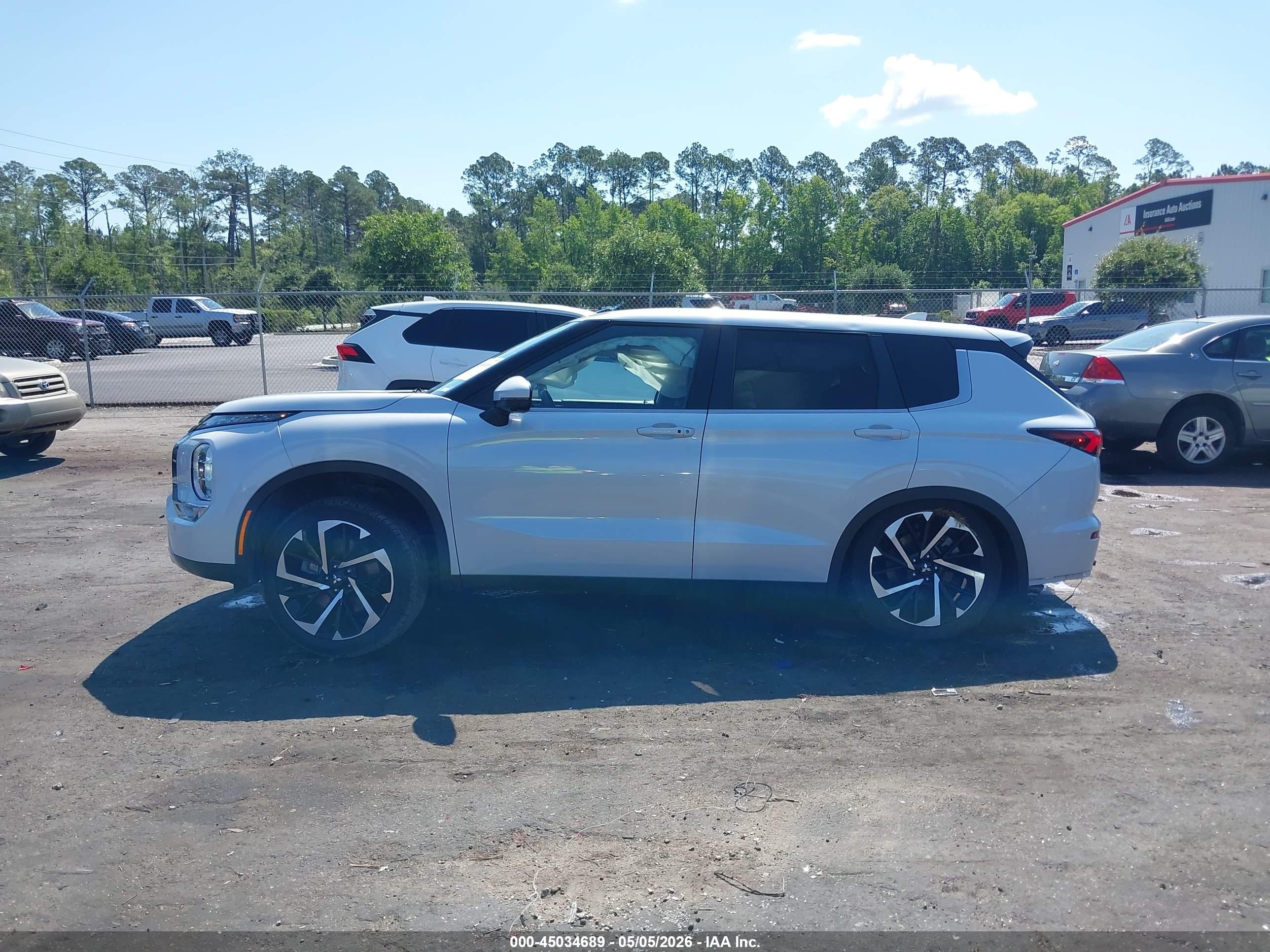 2024 Mitsubishi Outlander Se 2.5 S-awc/se Black Edition S-awc/se Black Edition W/pano Roof S-awc/se Ralliart S-awc Белый vin: JA4J4VA8XRZ031981