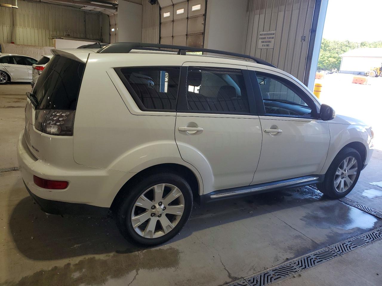 2010 Mitsubishi Outlander Se White vin: JA4JT3AW1AZ005070