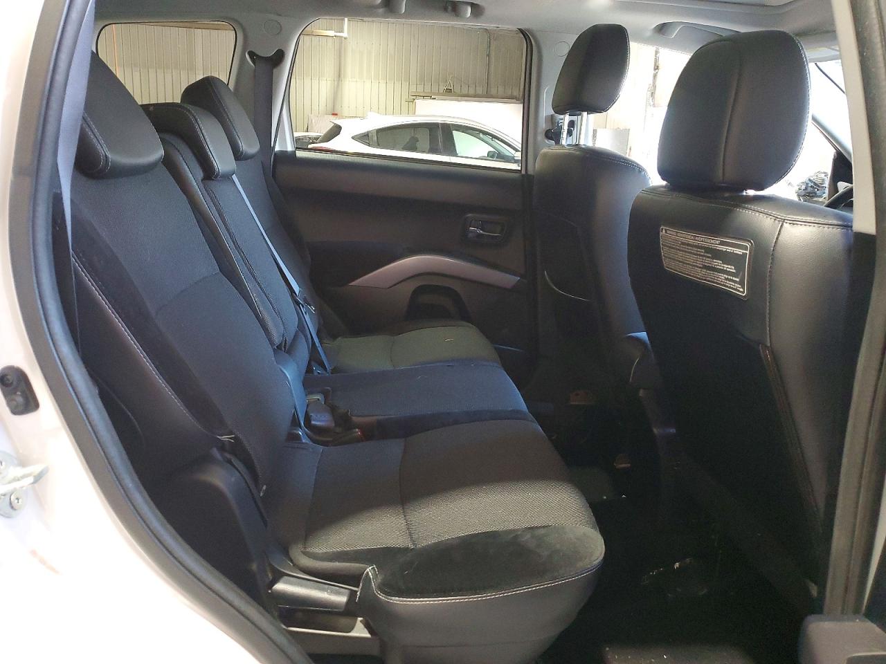 2010 Mitsubishi Outlander Se White vin: JA4JT3AW1AZ005070