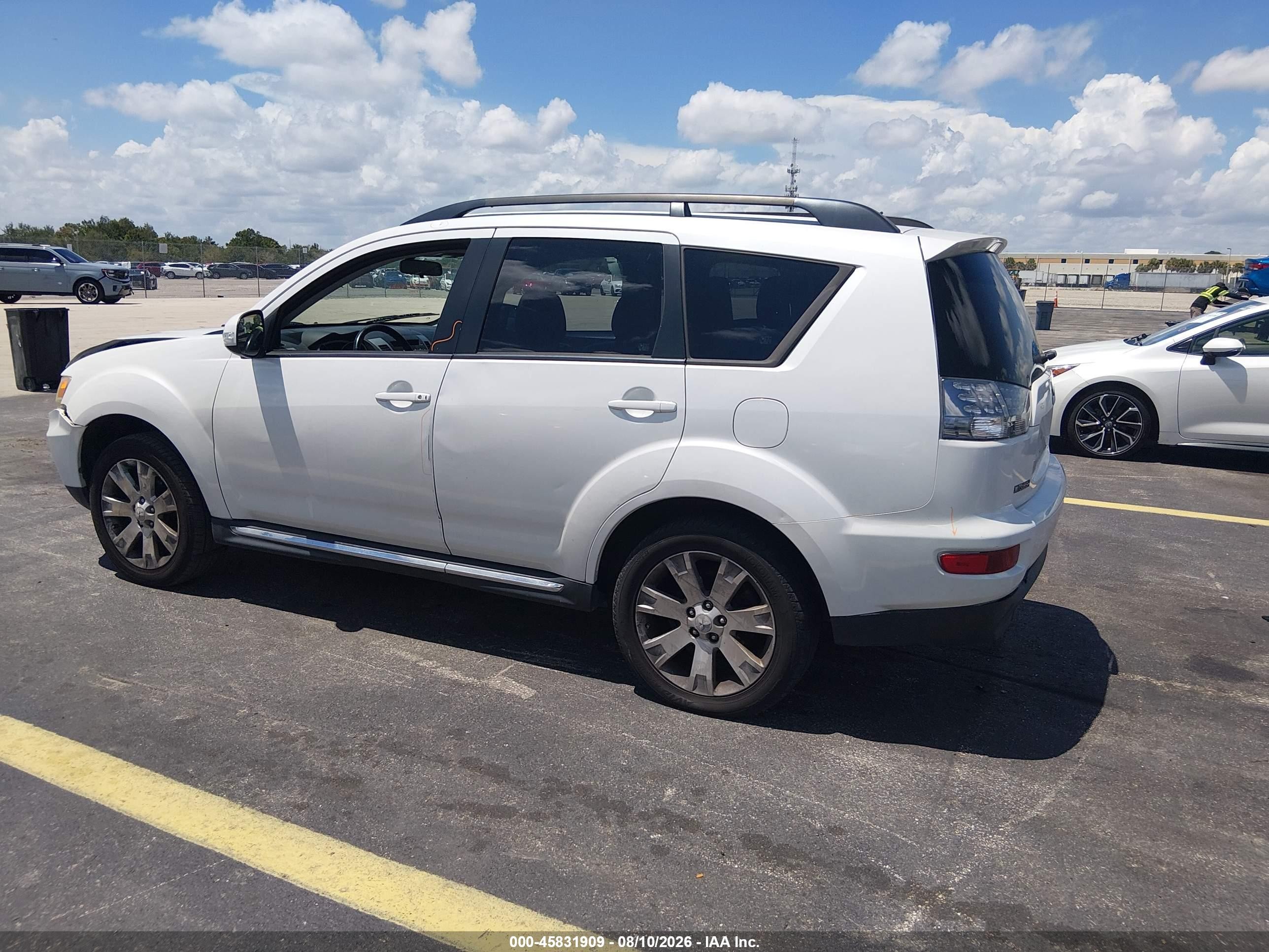 2011 Mitsubishi Outlander Se White vin: JA4JT3AW3BU007305