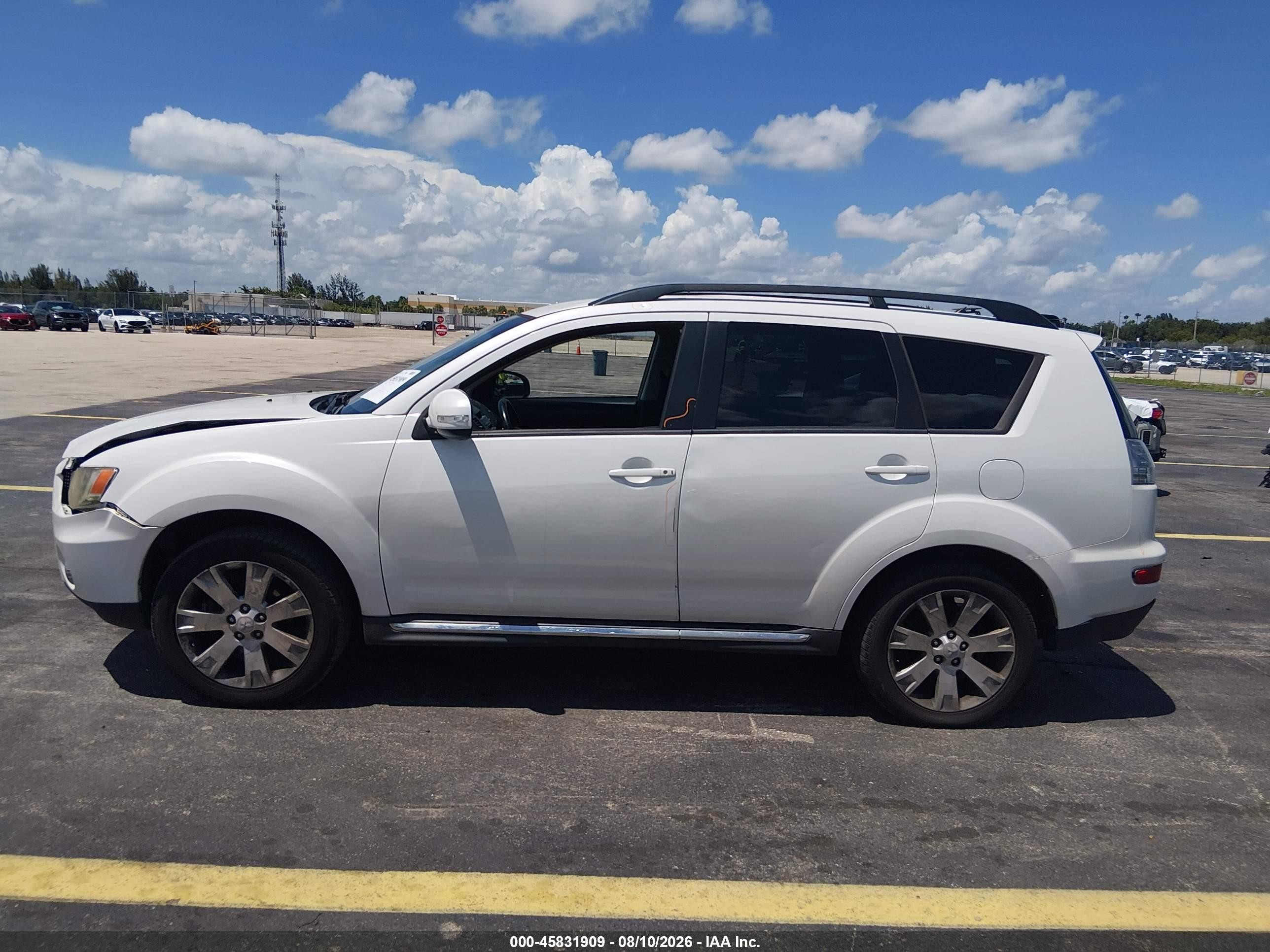 2011 Mitsubishi Outlander Se White vin: JA4JT3AW3BU007305
