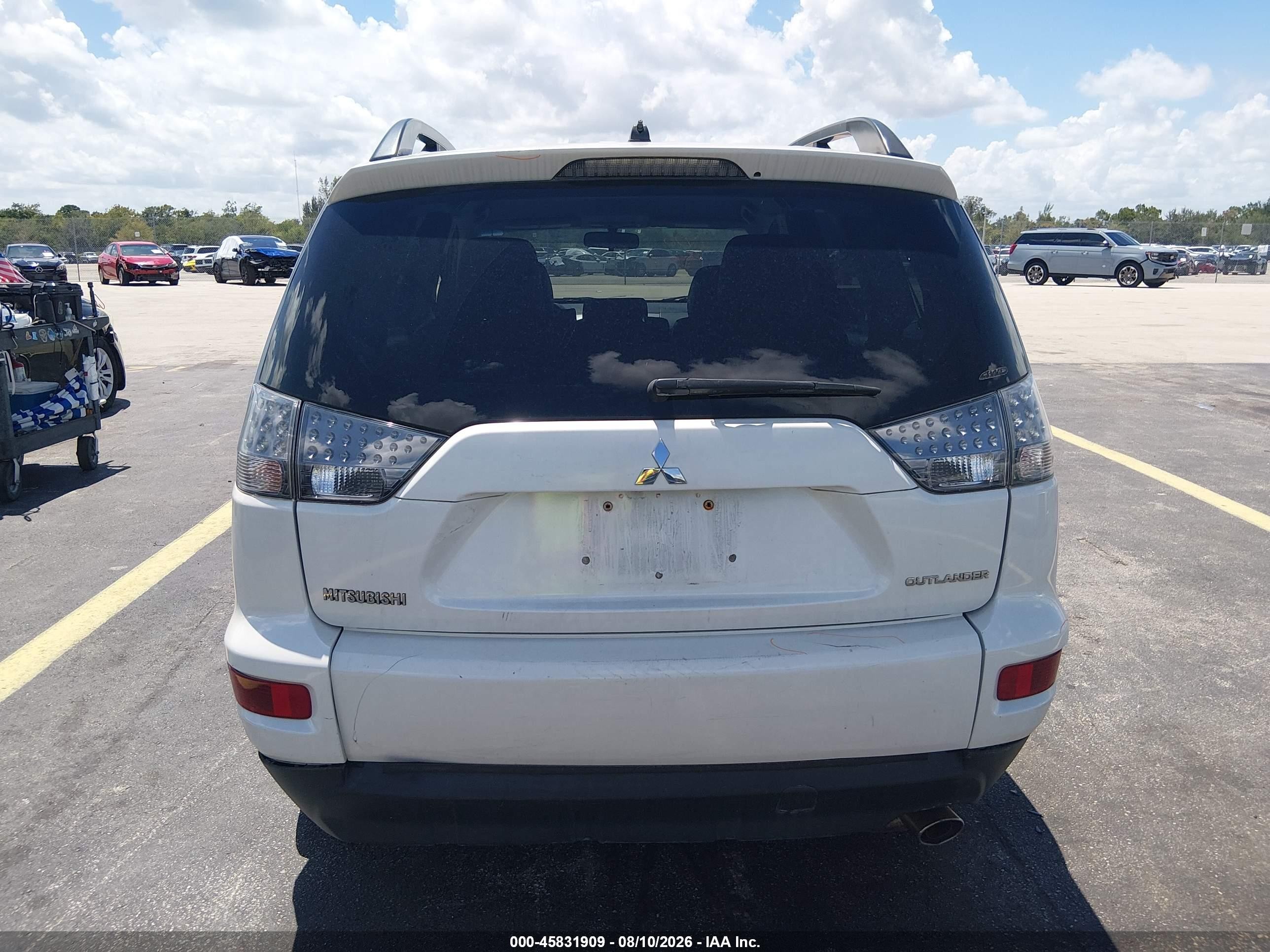 2011 Mitsubishi Outlander Se White vin: JA4JT3AW3BU007305