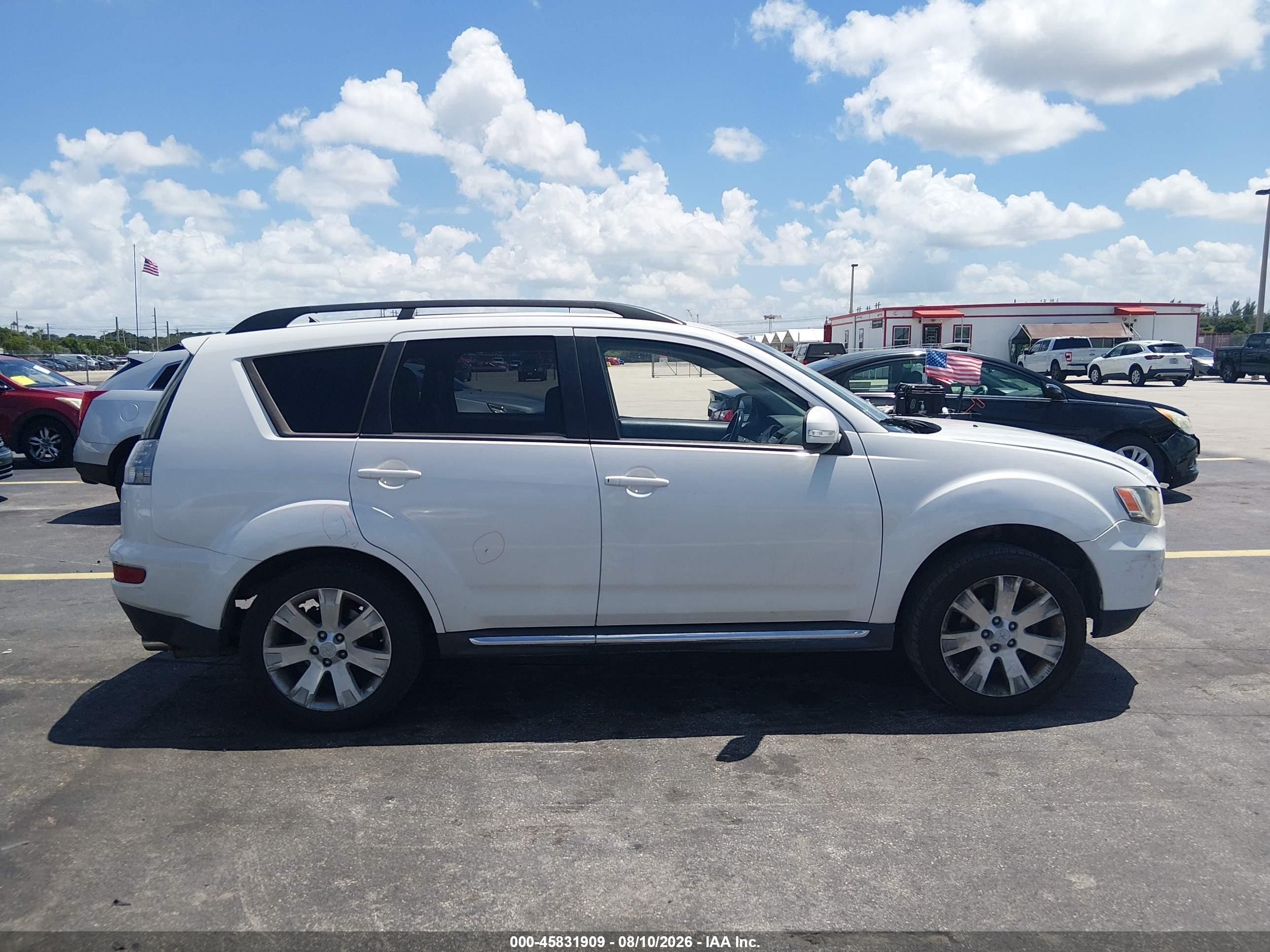 2011 Mitsubishi Outlander Se White vin: JA4JT3AW3BU007305