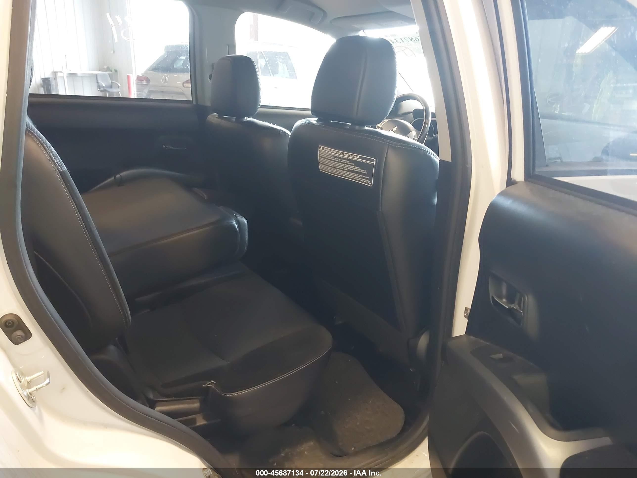 2011 Mitsubishi Outlander Se White vin: JA4JT3AW5BU036952