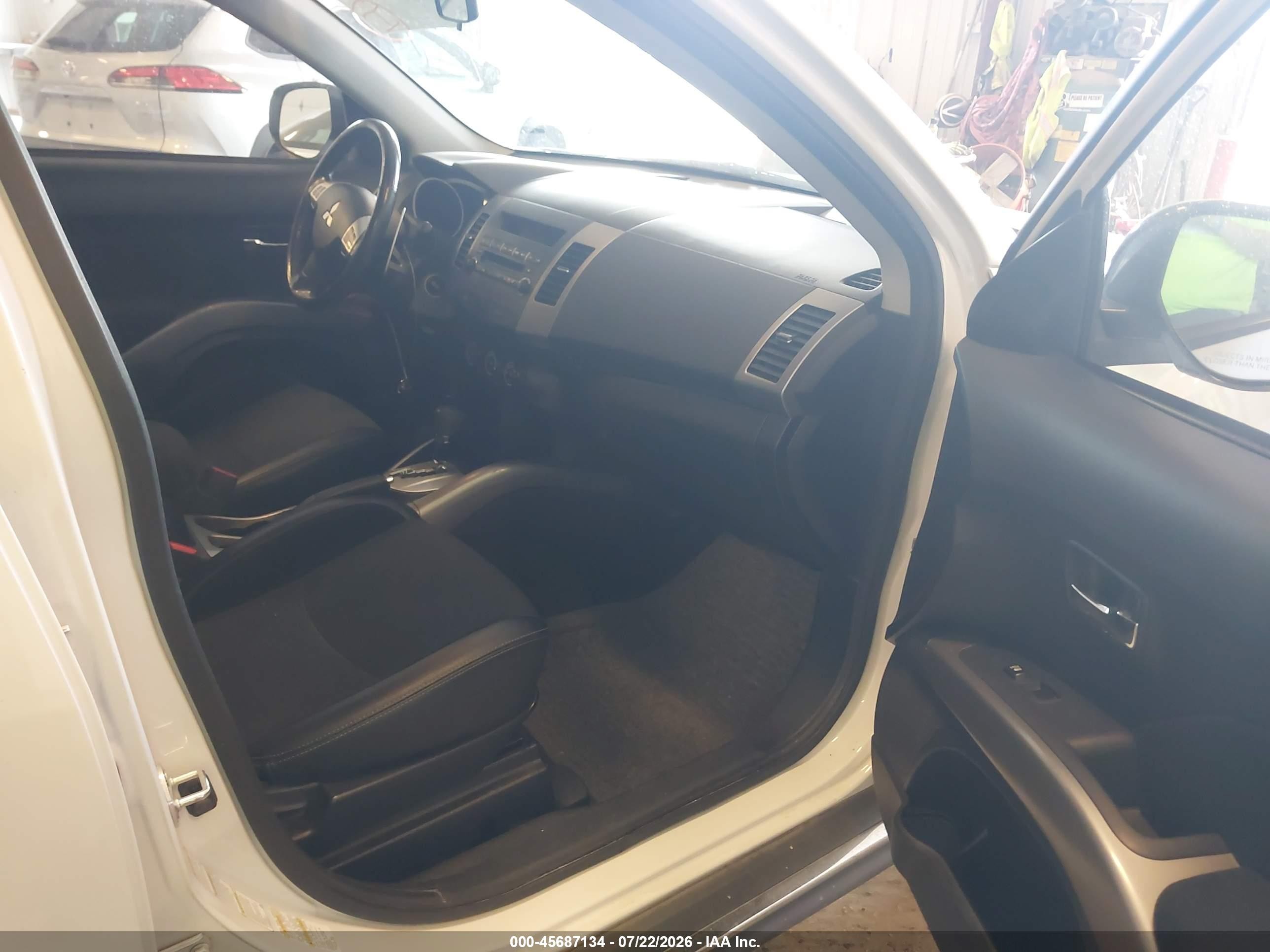 2011 Mitsubishi Outlander Se White vin: JA4JT3AW5BU036952